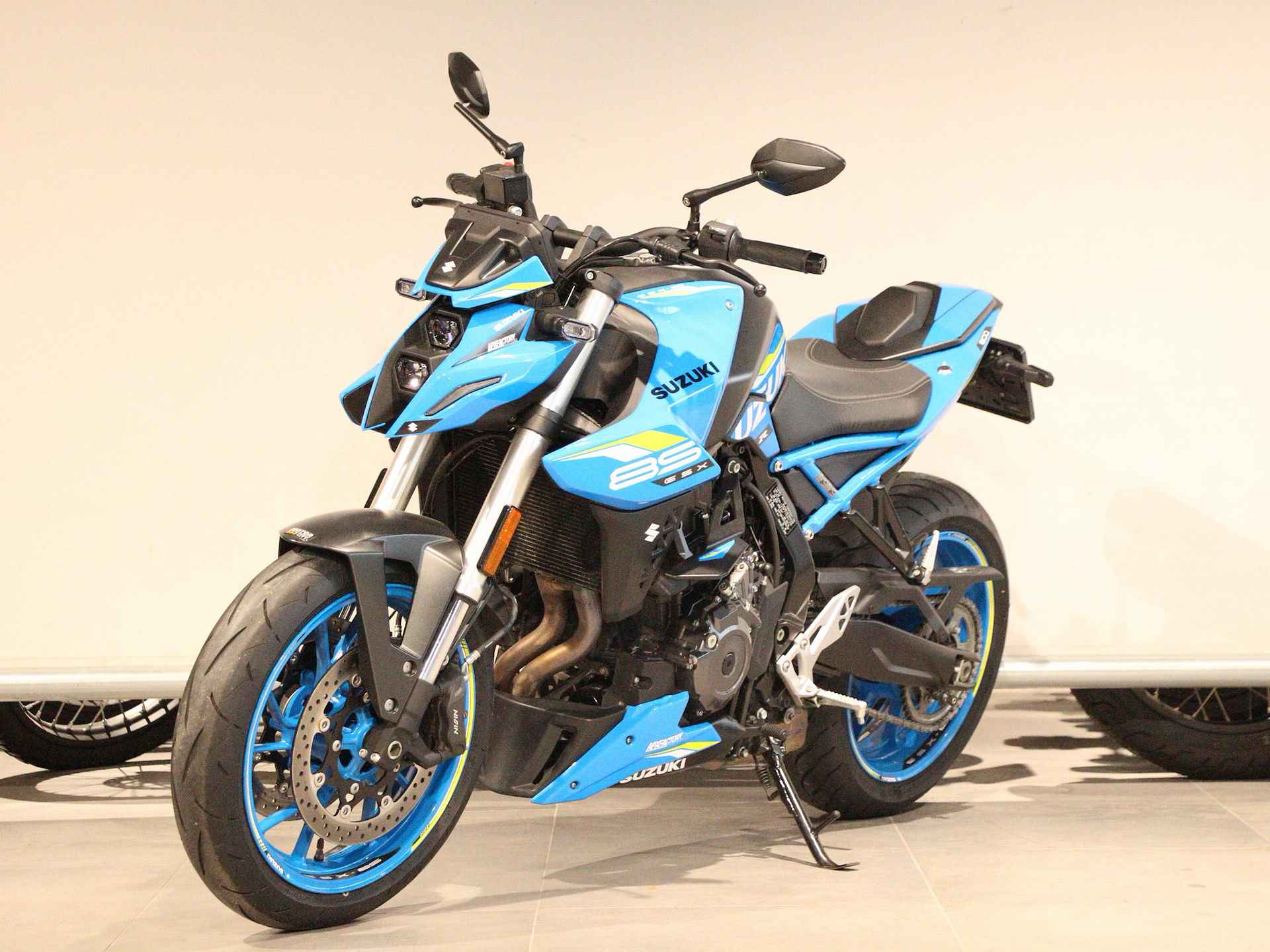 Suzuki GSX-8S - 4/12