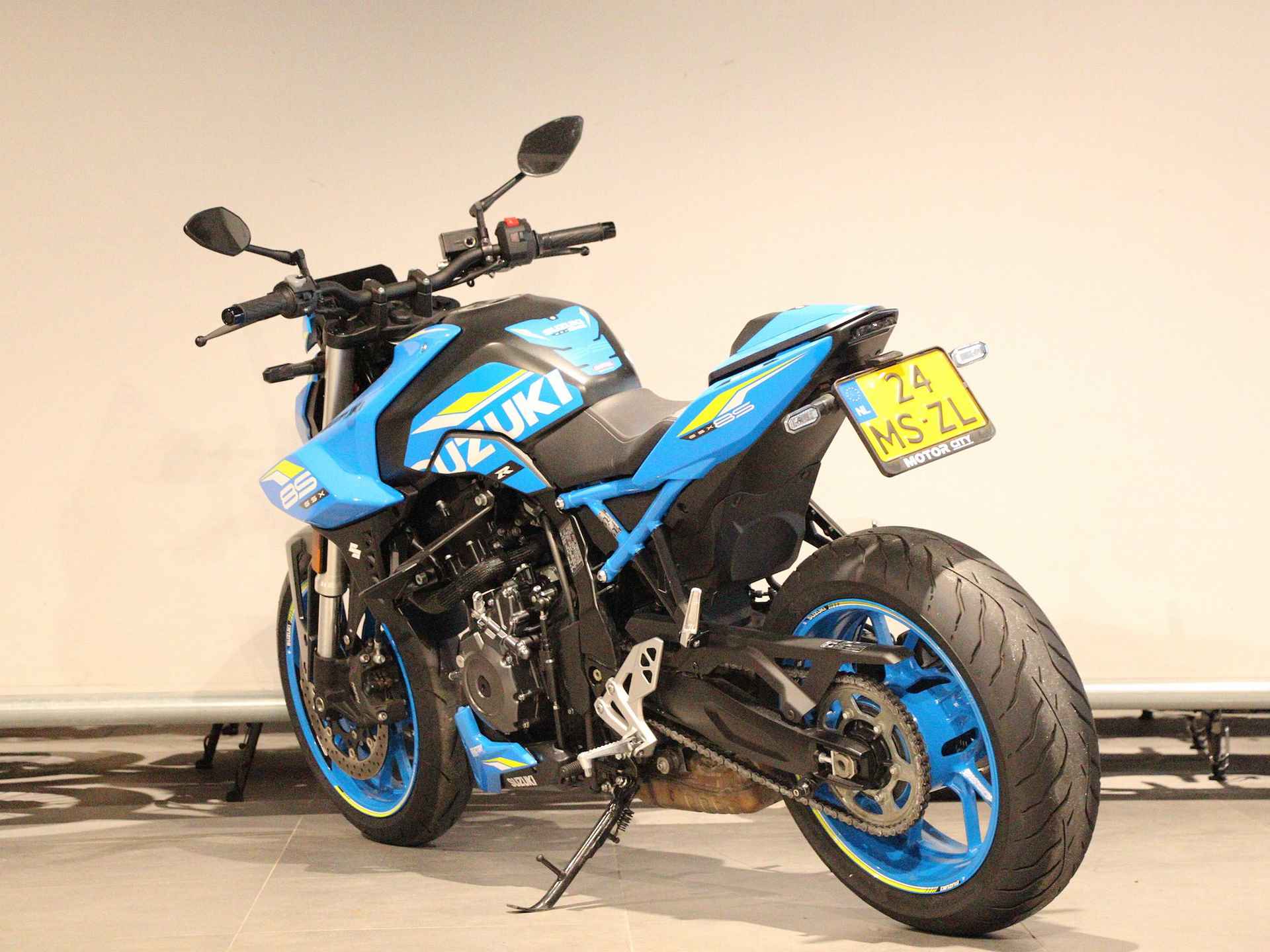 Suzuki GSX-8S - 6/12