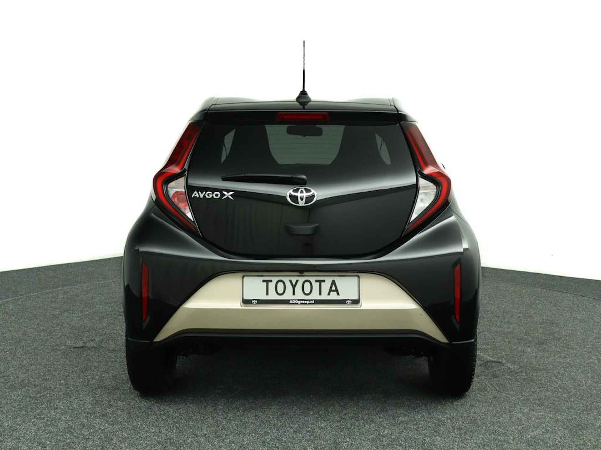 Toyota Aygo X 1.0 VVT-i MT Pulse Limited | 10 Jaar Garantie | Stoelverwarming | Apple Carplay & Android Auto | Achteruitrijcamera | Airco | DAB | - 8/45