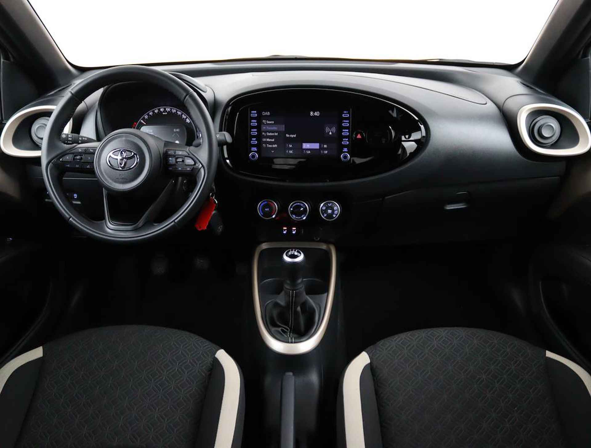 Toyota Aygo X 1.0 VVT-i MT Pulse Limited | 10 Jaar Garantie | Stoelverwarming | Apple Carplay & Android Auto | Achteruitrijcamera | Airco | DAB | - 10/45