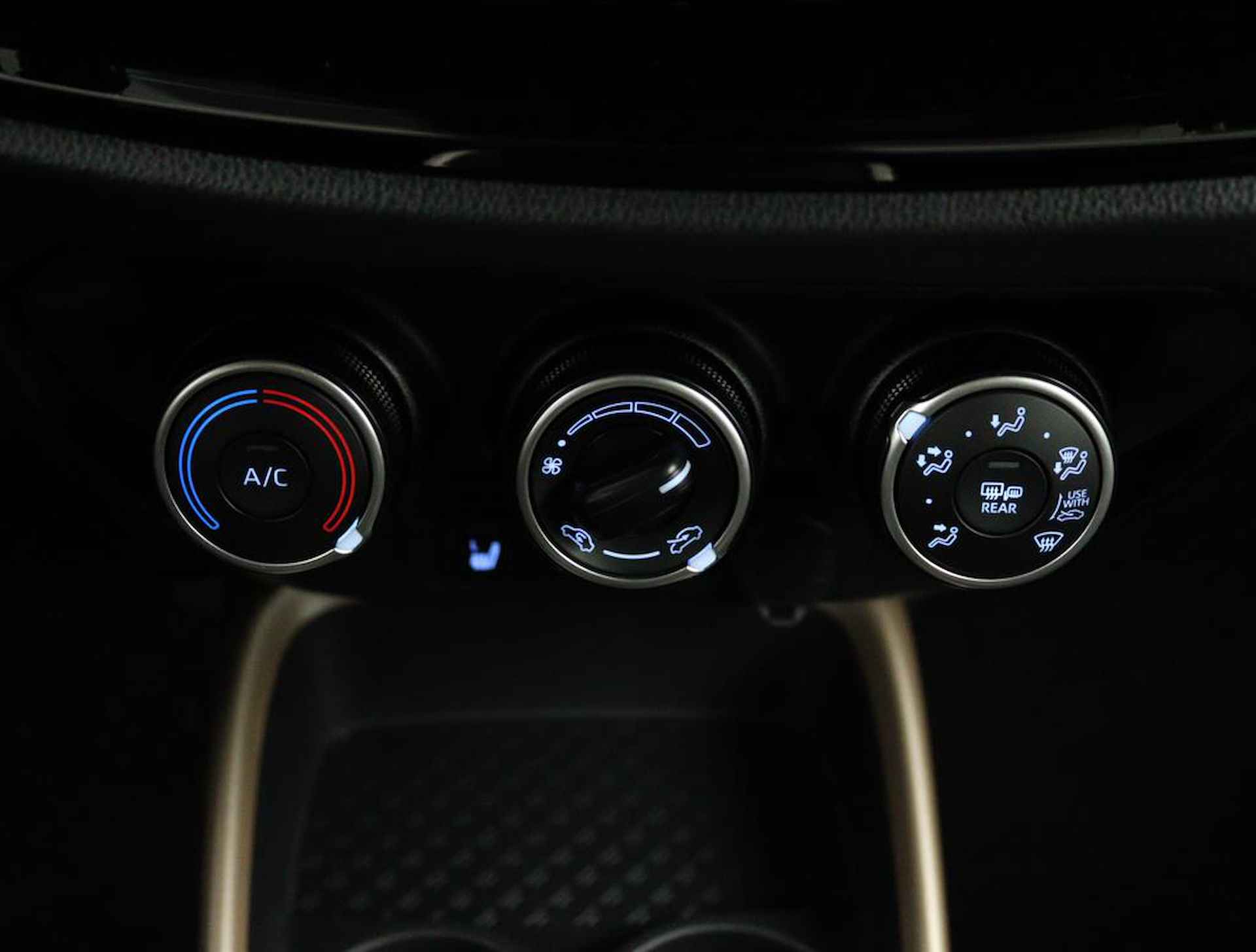 Toyota Aygo X 1.0 VVT-i MT Pulse Limited | 10 Jaar Garantie | Stoelverwarming | Apple Carplay & Android Auto | Achteruitrijcamera | Airco | DAB | - 19/45
