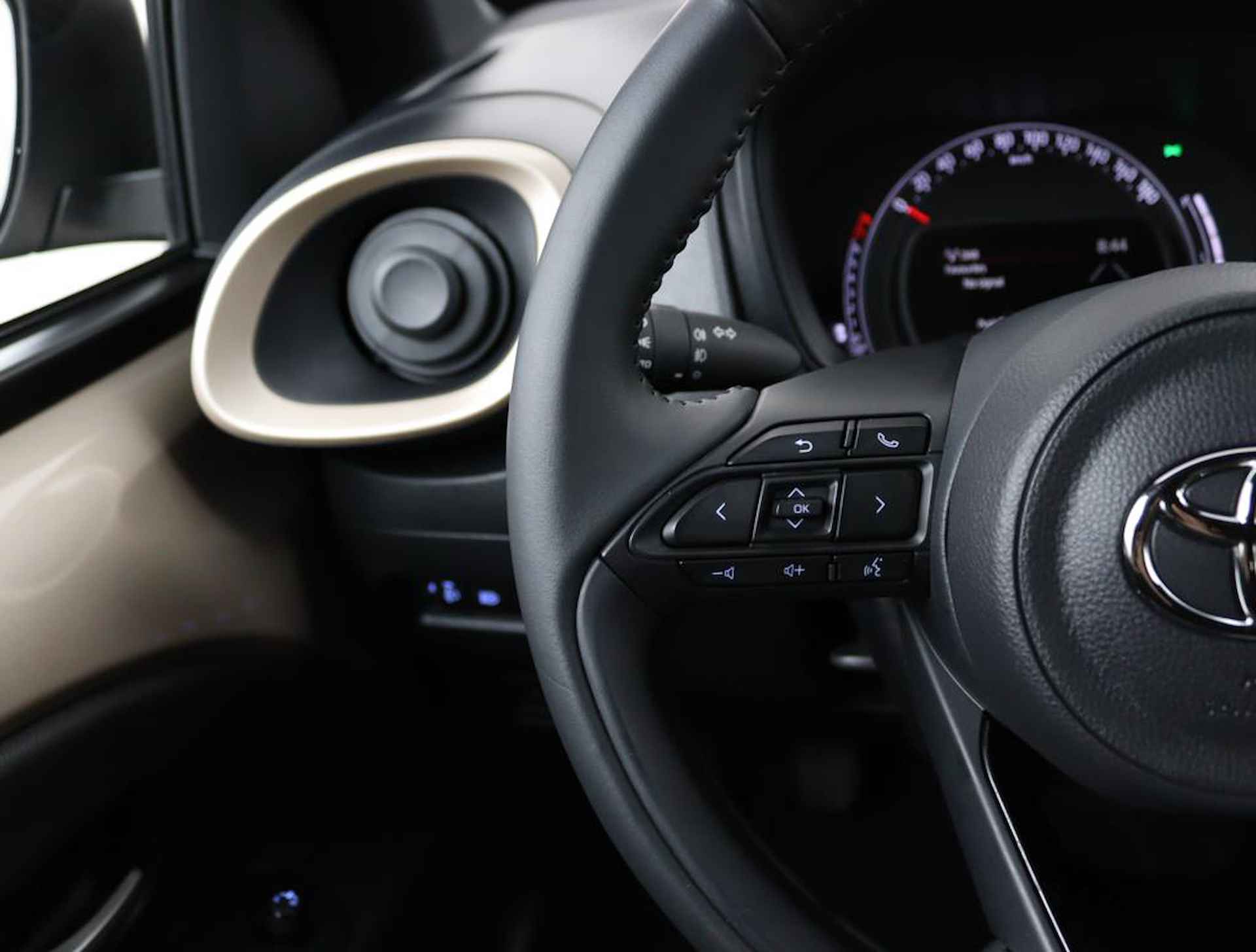 Toyota Aygo X 1.0 VVT-i MT Pulse Limited | 10 Jaar Garantie | Stoelverwarming | Apple Carplay & Android Auto | Achteruitrijcamera | Airco | DAB | - 23/45