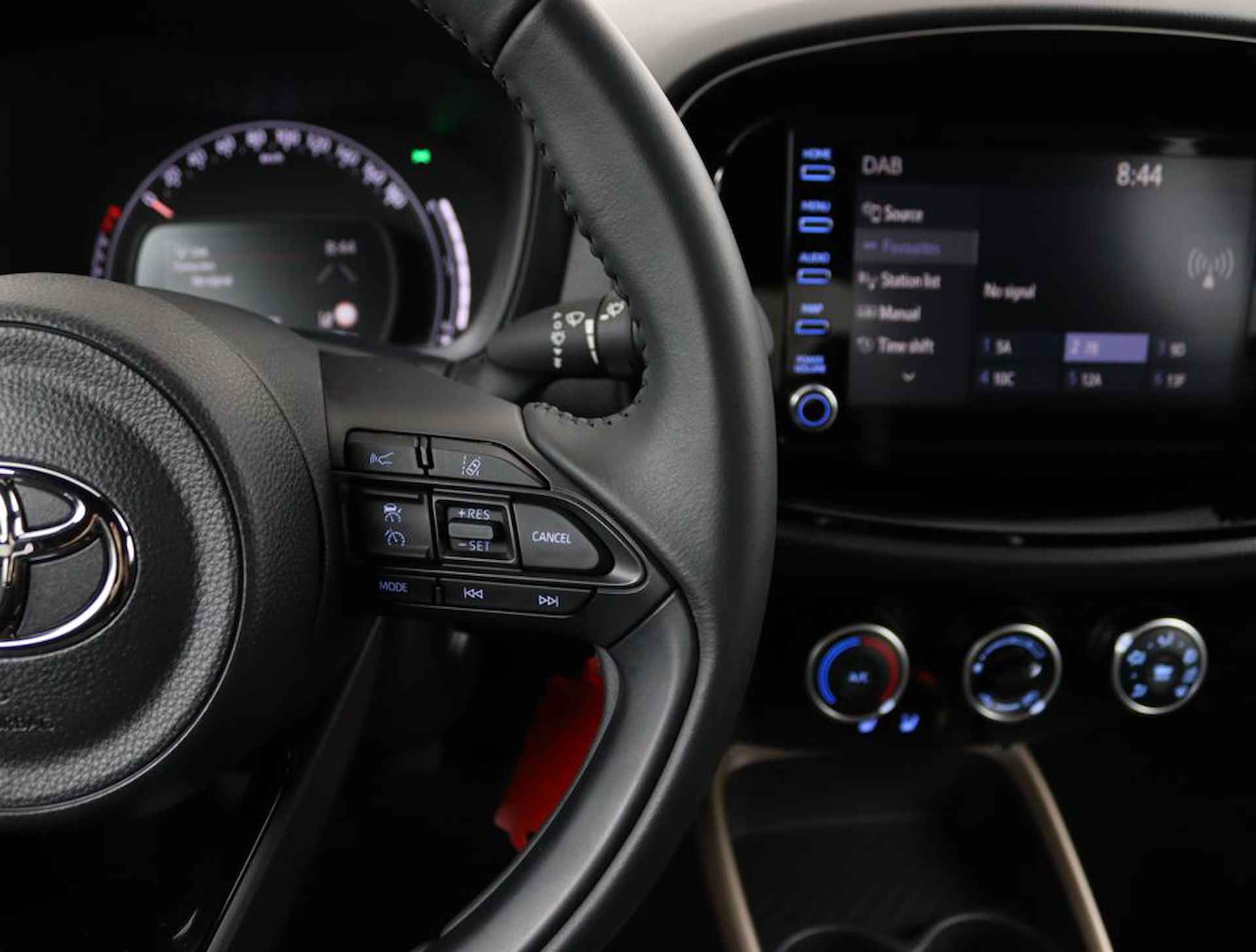 Toyota Aygo X 1.0 VVT-i MT Pulse Limited | 10 Jaar Garantie | Stoelverwarming | Apple Carplay & Android Auto | Achteruitrijcamera | Airco | DAB | - 24/45