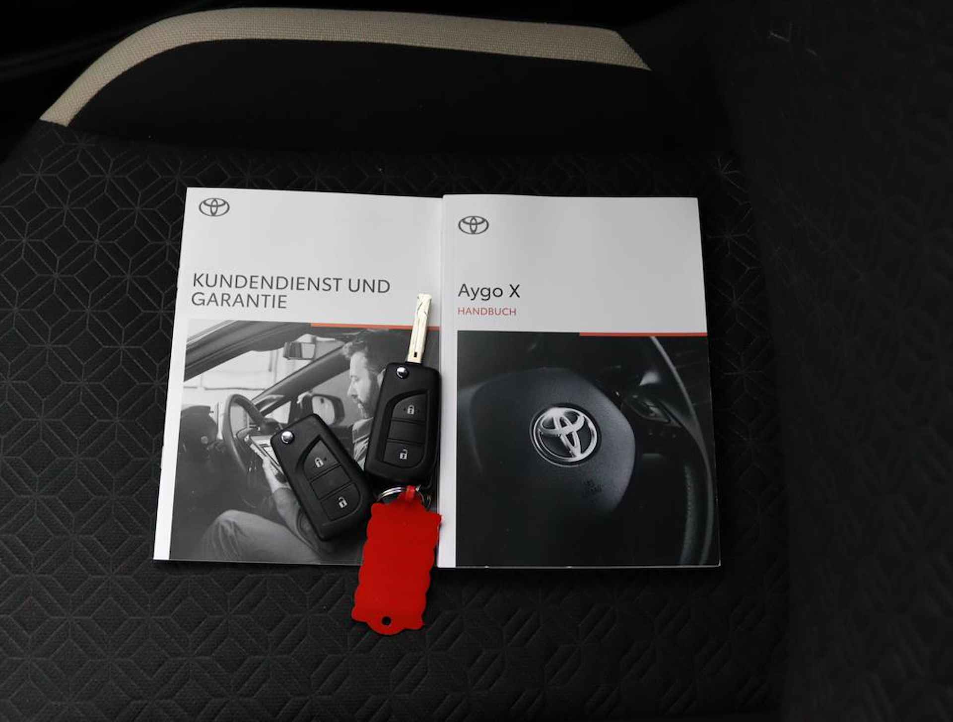 Toyota Aygo X 1.0 VVT-i MT Pulse Limited | 10 Jaar Garantie | Stoelverwarming | Apple Carplay & Android Auto | Achteruitrijcamera | Airco | DAB | - 25/45