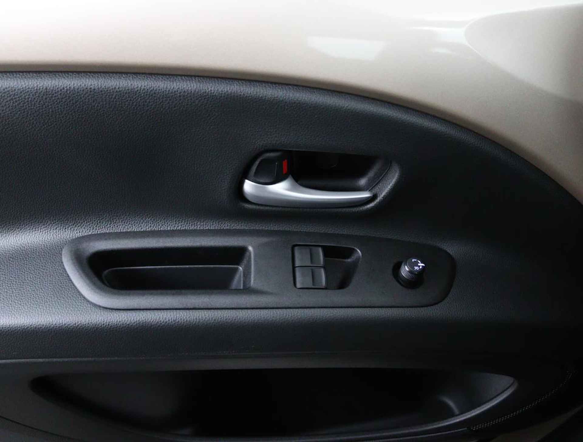 Toyota Aygo X 1.0 VVT-i MT Pulse Limited | 10 Jaar Garantie | Stoelverwarming | Apple Carplay & Android Auto | Achteruitrijcamera | Airco | DAB | - 30/45