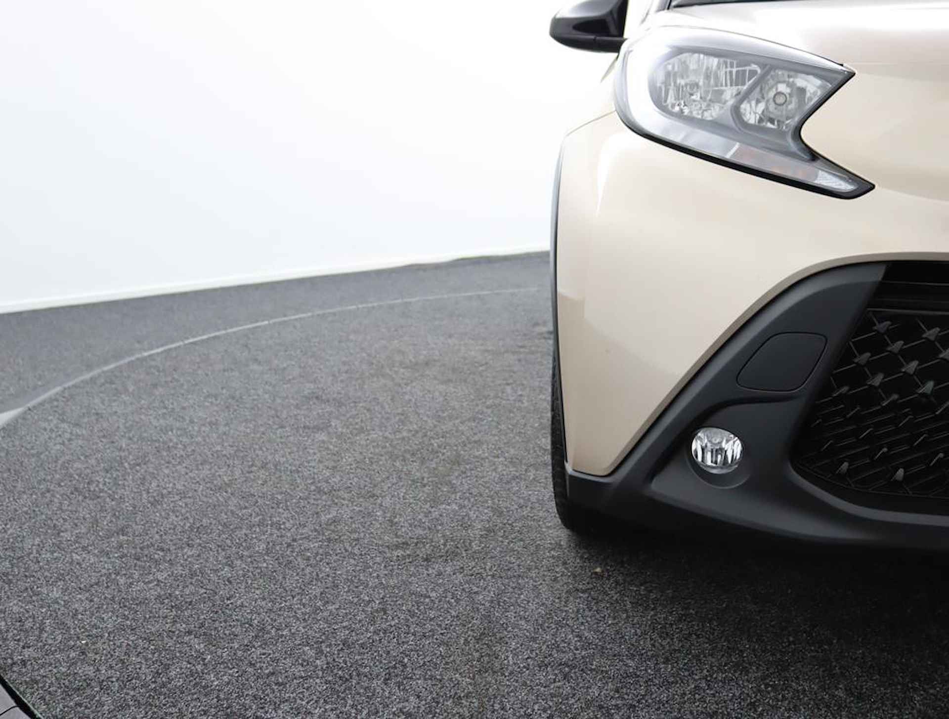 Toyota Aygo X 1.0 VVT-i MT Pulse Limited | 10 Jaar Garantie | Stoelverwarming | Apple Carplay & Android Auto | Achteruitrijcamera | Airco | DAB | - 35/45
