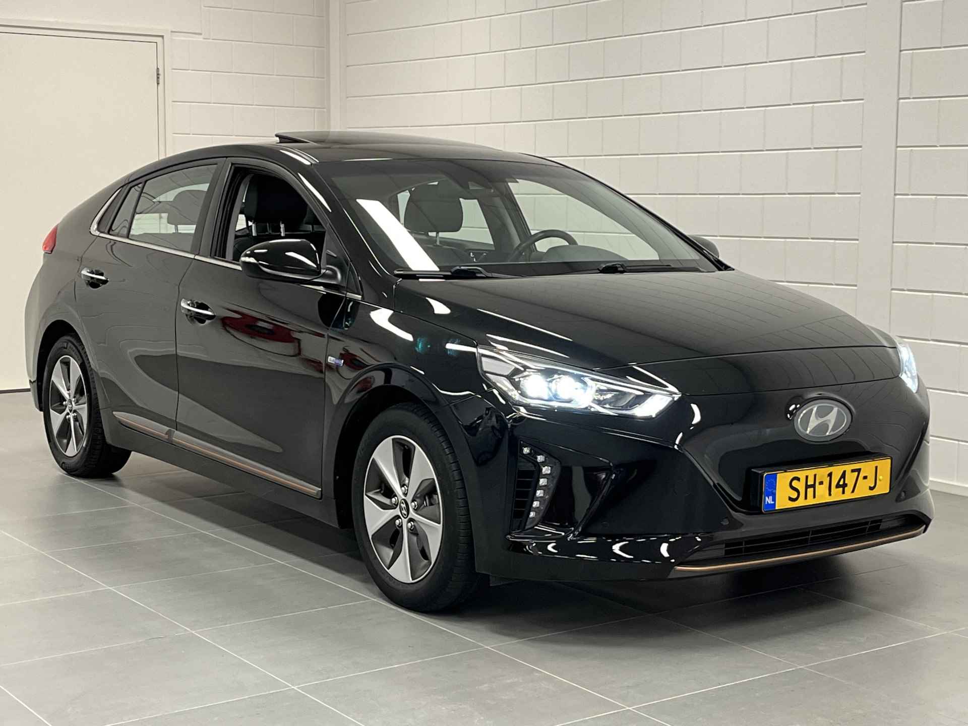 Hyundai IONIQ Premium EV SCHUIFDAK | LEDER | FULL LED | NAVIGATIE | COMPLETE AUTO! - 10/51