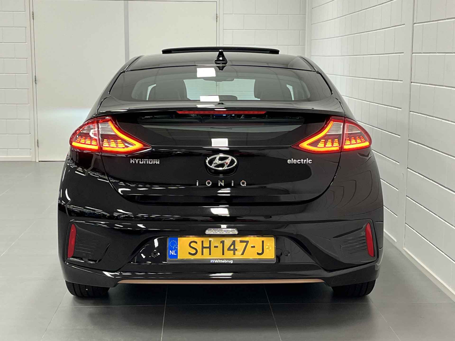 Hyundai IONIQ Premium EV SCHUIFDAK | LEDER | FULL LED | NAVIGATIE | COMPLETE AUTO! - 50/51