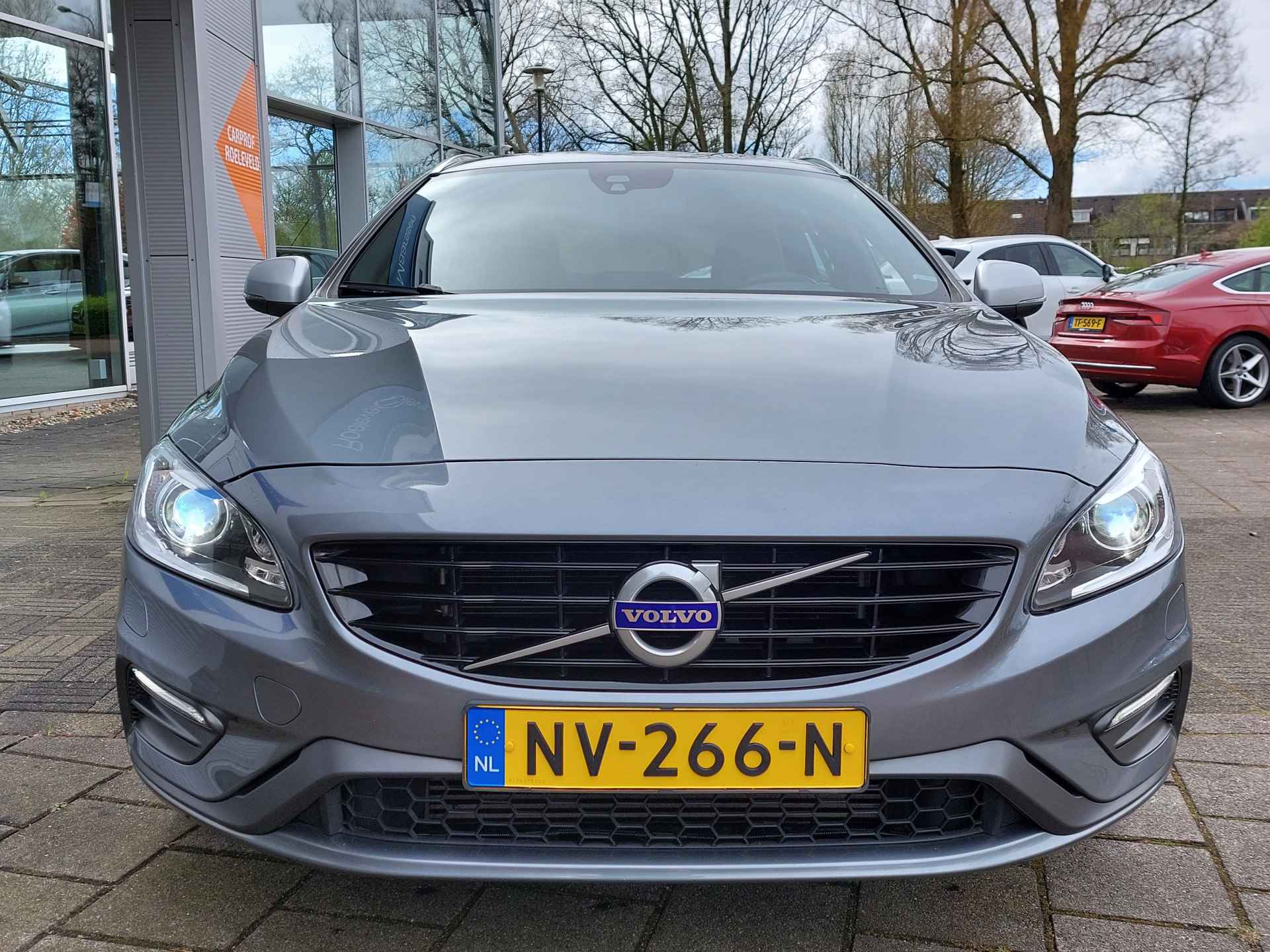 Volvo V60 2.0 T3 Nordic+ Sport R-Design | Origineel NL | Navi | Bi-Xenon | Clima | Cruise | Pdc | Sportstoel+Stoelverwarming | Licht+Regensensor | 18''lm | Trekhaak - 3/47