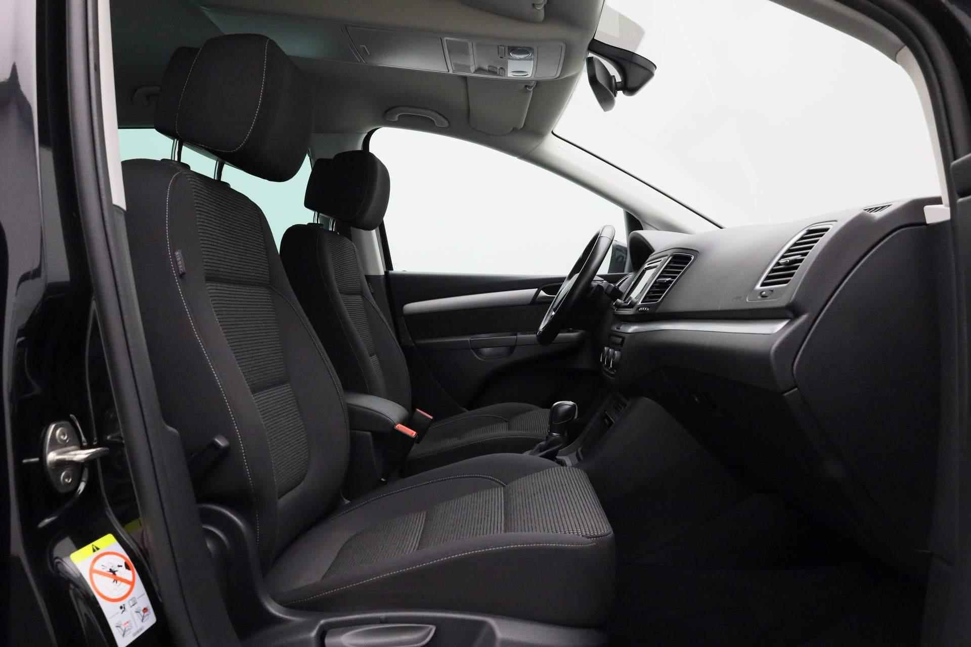 Volkswagen Sharan 1.4 TSI 150PK DSG Comfortline 7 pers | Clima | Cruise | Parkeersensoren | Stoelverwarming - 29/35