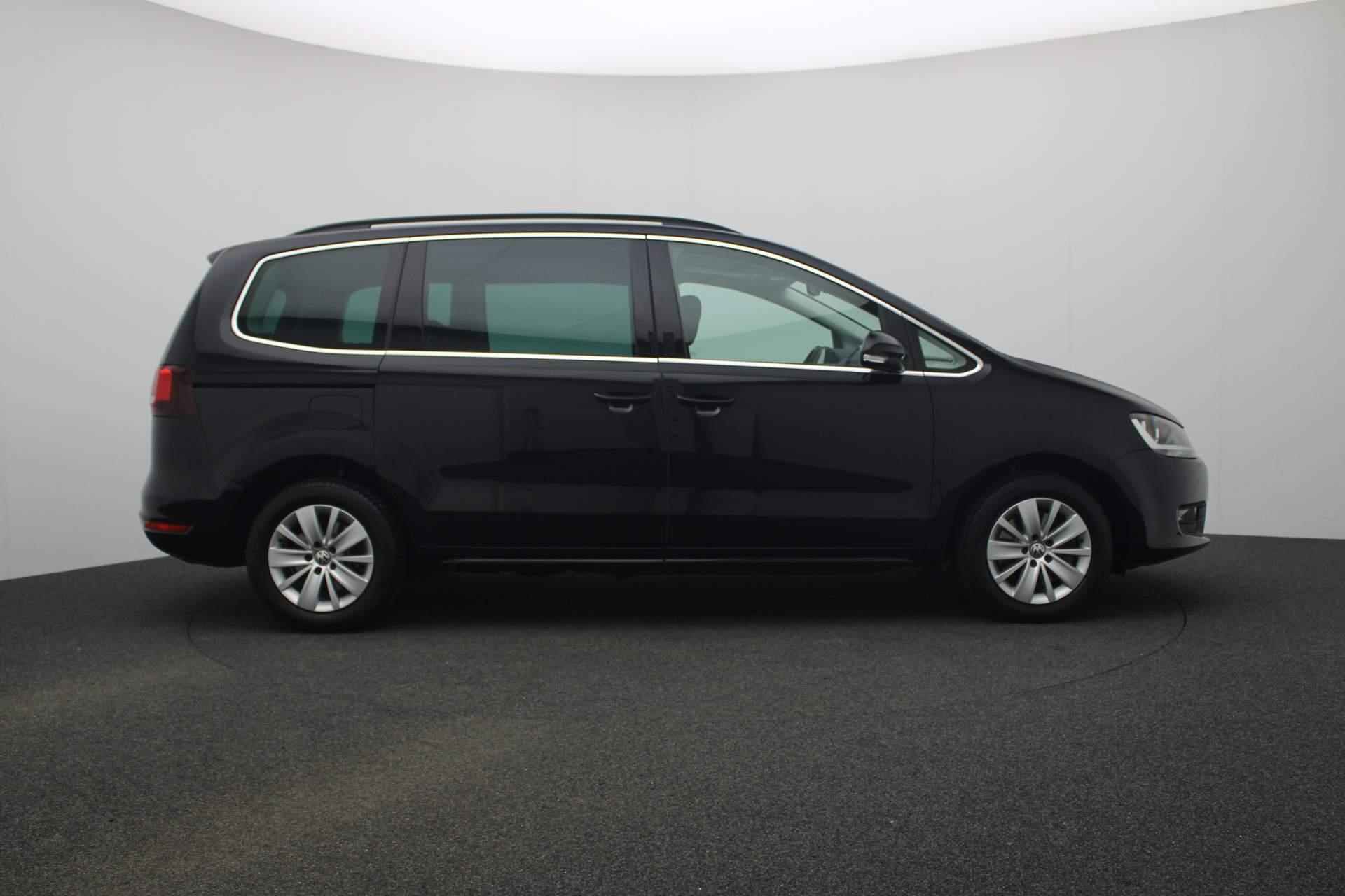 Volkswagen Sharan 7 pers. 1.4 TSI 150PK DSG Comfortline | Clima | Cruise | Parkeersensoren | Stoelverwarming - 17/34