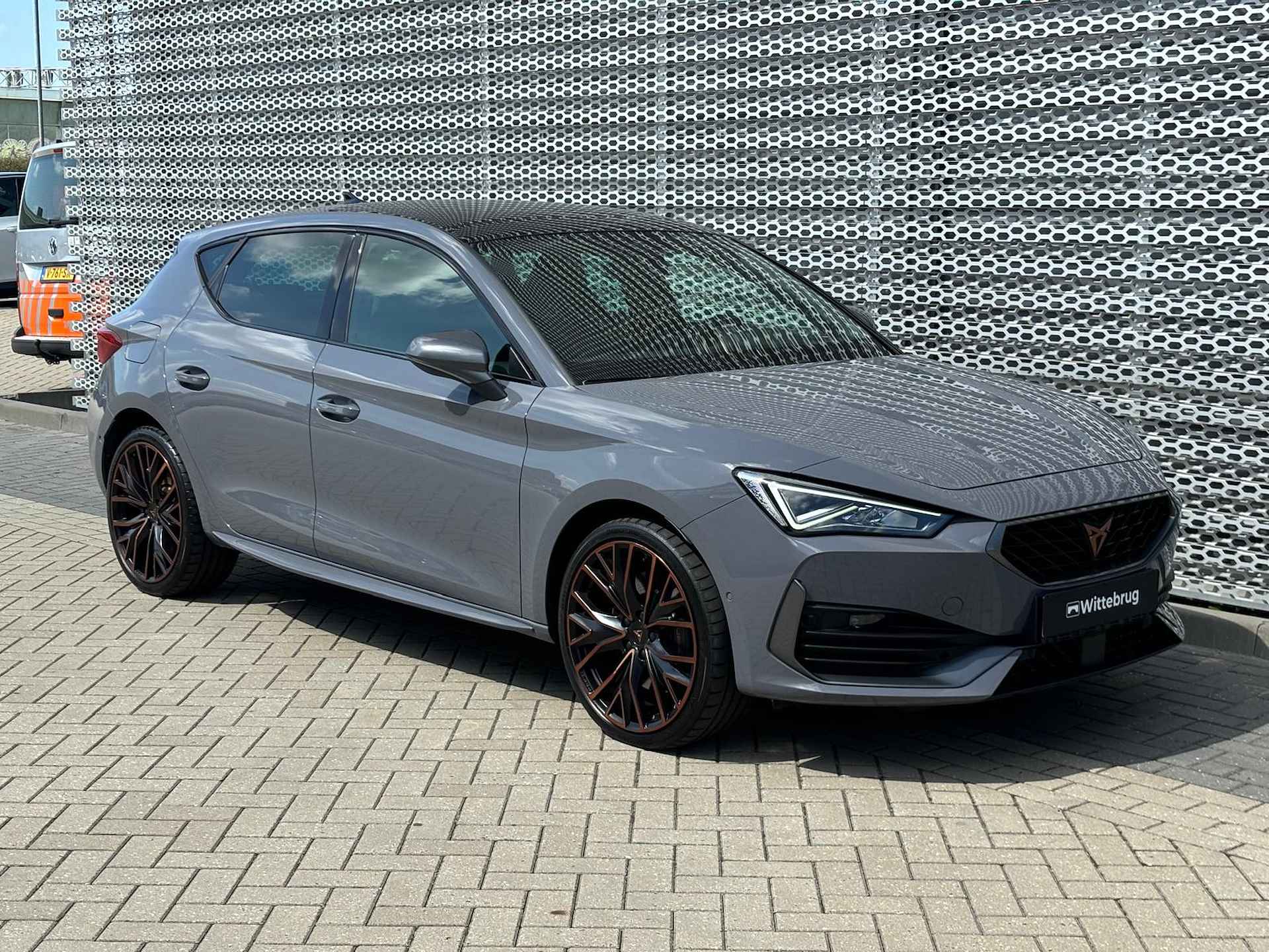 CUPRA Leon 1.4 e-Hybrid 245pk DSG VZ Performance / Panoramadak / SuperSport Stuur / 19" LMV / Stuur & Stoelverwarming / LED / Keyless / Navigatie / Camera / Adaptief Onderstel / Alarm - 10/29