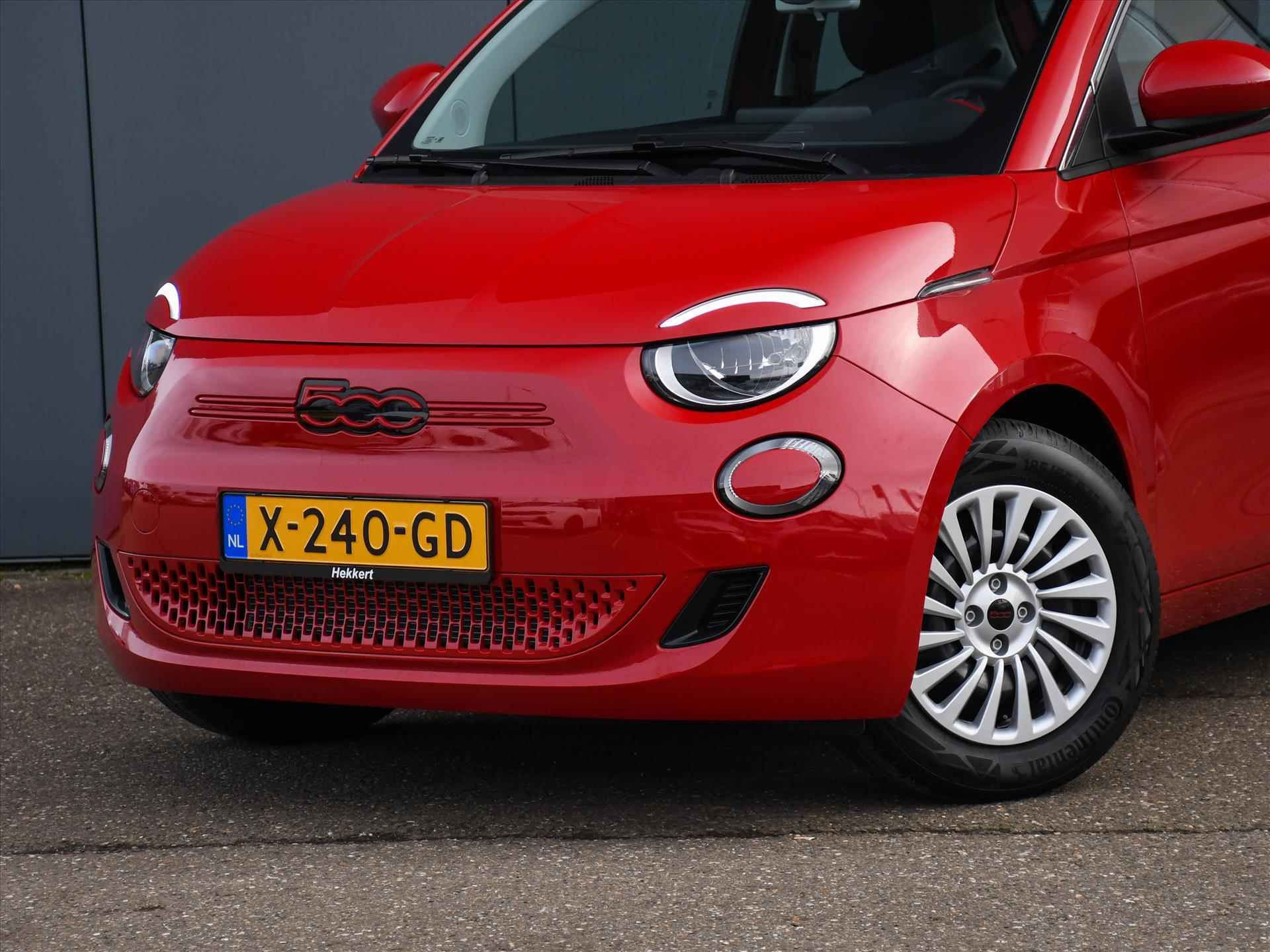 Fiat 500 e Red 24kWh 70pk Automaat 15''LM | NAVI | DAB | CLIMA | APPLE-CARPLAY | VERKEERSBORDHERKENNING | CRUISE. - 2/29