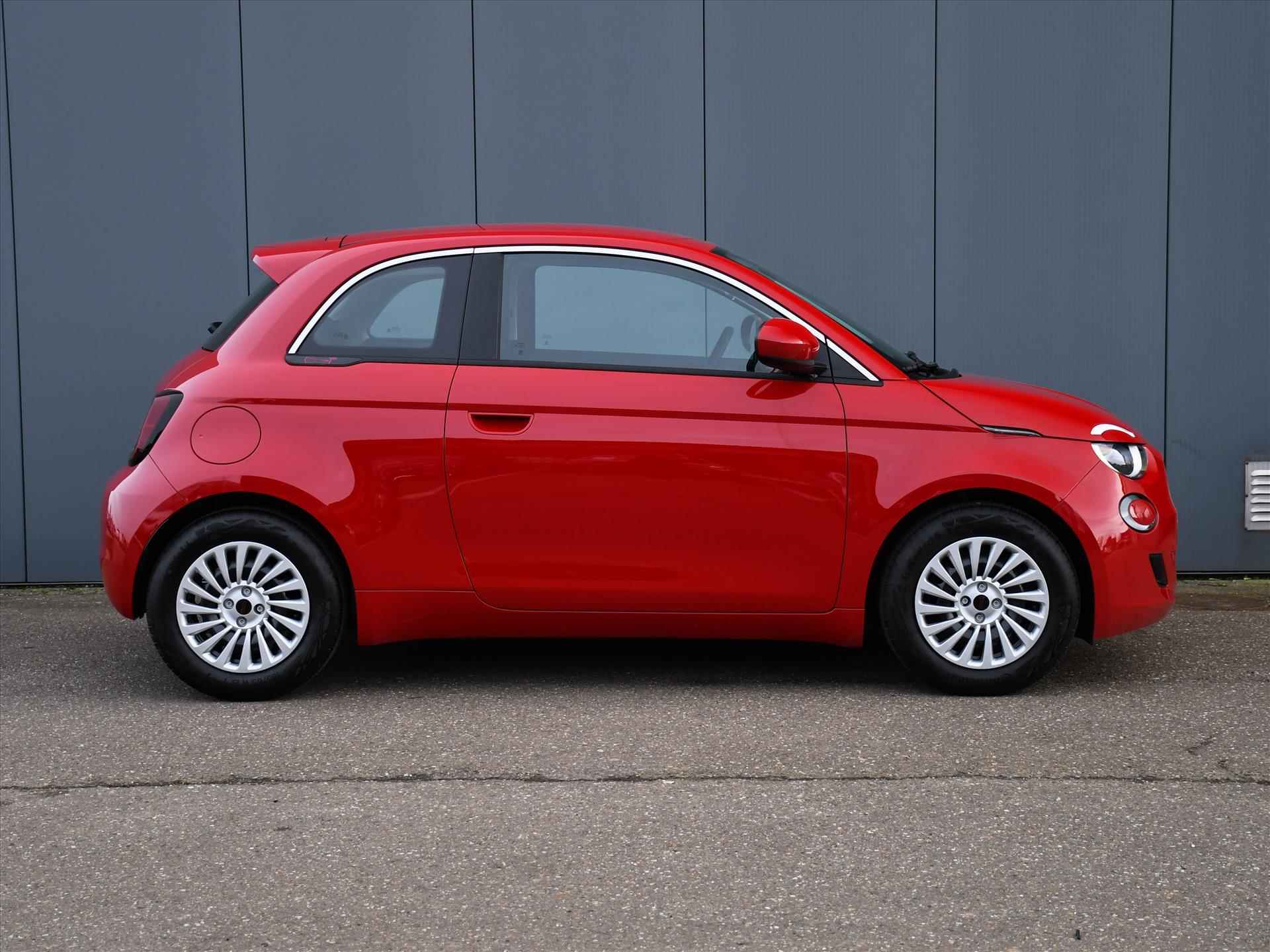 Fiat 500 e Red 24kWh 70pk Automaat 15''LM | NAVI | DAB | CLIMA | APPLE-CARPLAY | VERKEERSBORDHERKENNING | CRUISE. - 3/29