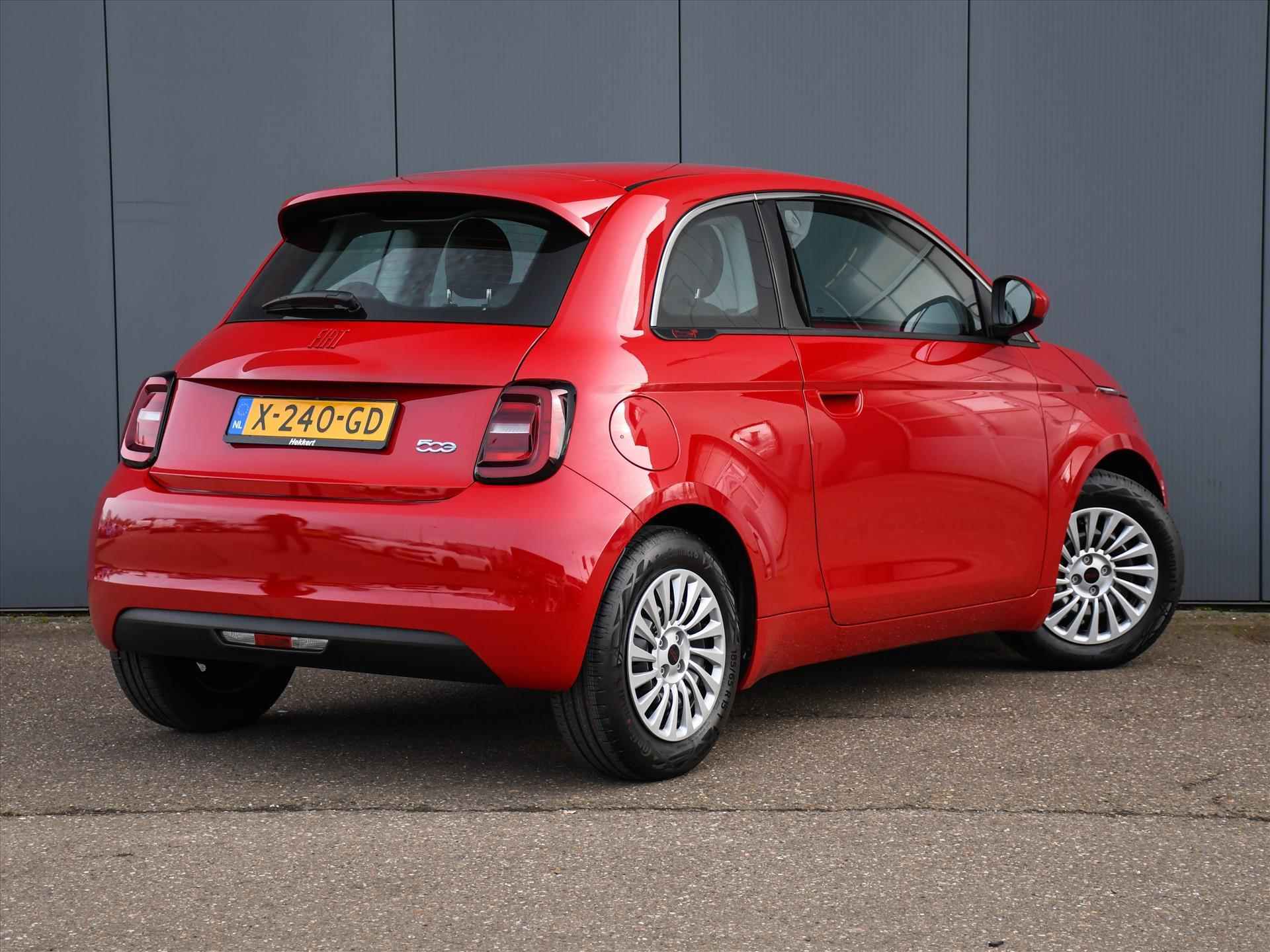 Fiat 500 e Red 24kWh 70pk Automaat 15''LM | NAVI | DAB | CLIMA | APPLE-CARPLAY | VERKEERSBORDHERKENNING | CRUISE. - 4/29