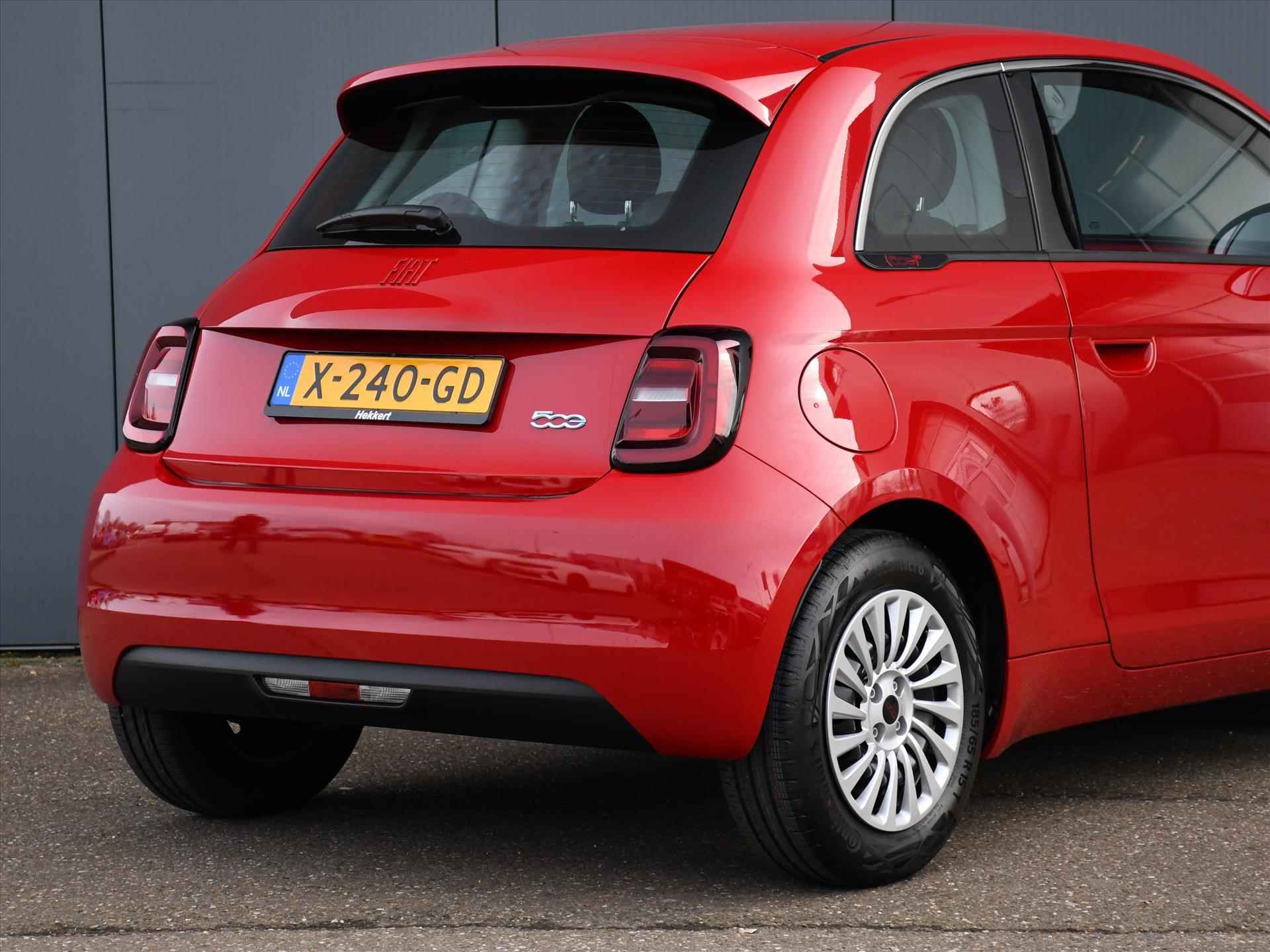 Fiat 500 e Red 24kWh 70pk Automaat 15''LM | NAVI | DAB | CLIMA | APPLE-CARPLAY | VERKEERSBORDHERKENNING | CRUISE. - 5/29