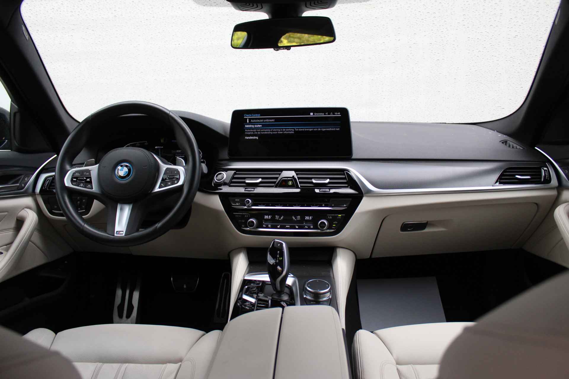 BMW 5 Serie Touring 530e High Executive M Sport Automaat / Panoramadak / Laserlicht / Head-Up / Live Cockpit Professional / Stoelverwarming / Driving Assistant Professional / Parking Assistant - 13/29