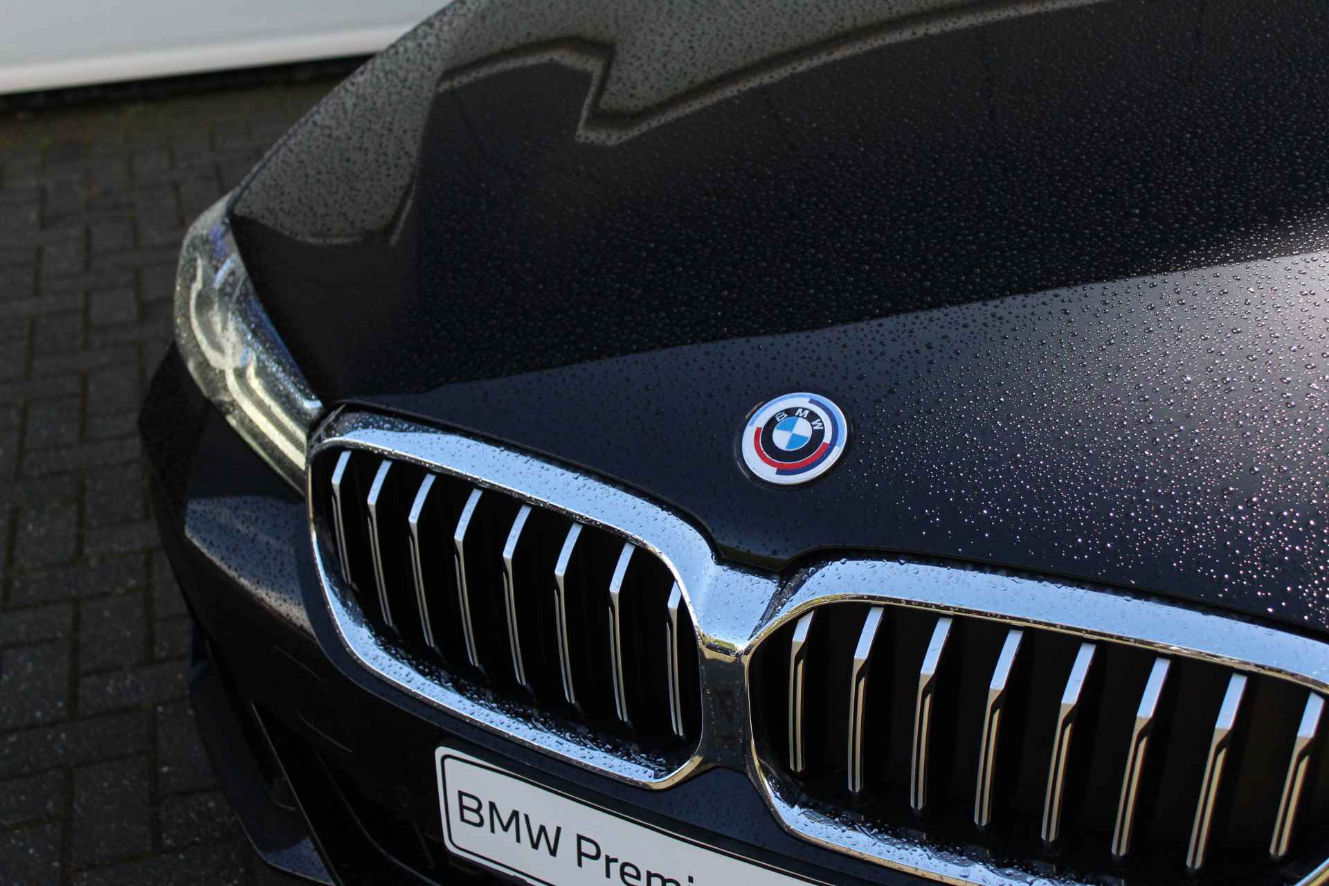 BMW 5 Serie Touring 530e High Executive M Sport Automaat / Panoramadak / Laserlicht / Head-Up / Live Cockpit Professional / Stoelverwarming / Driving Assistant Professional / Parking Assistant - 19/29