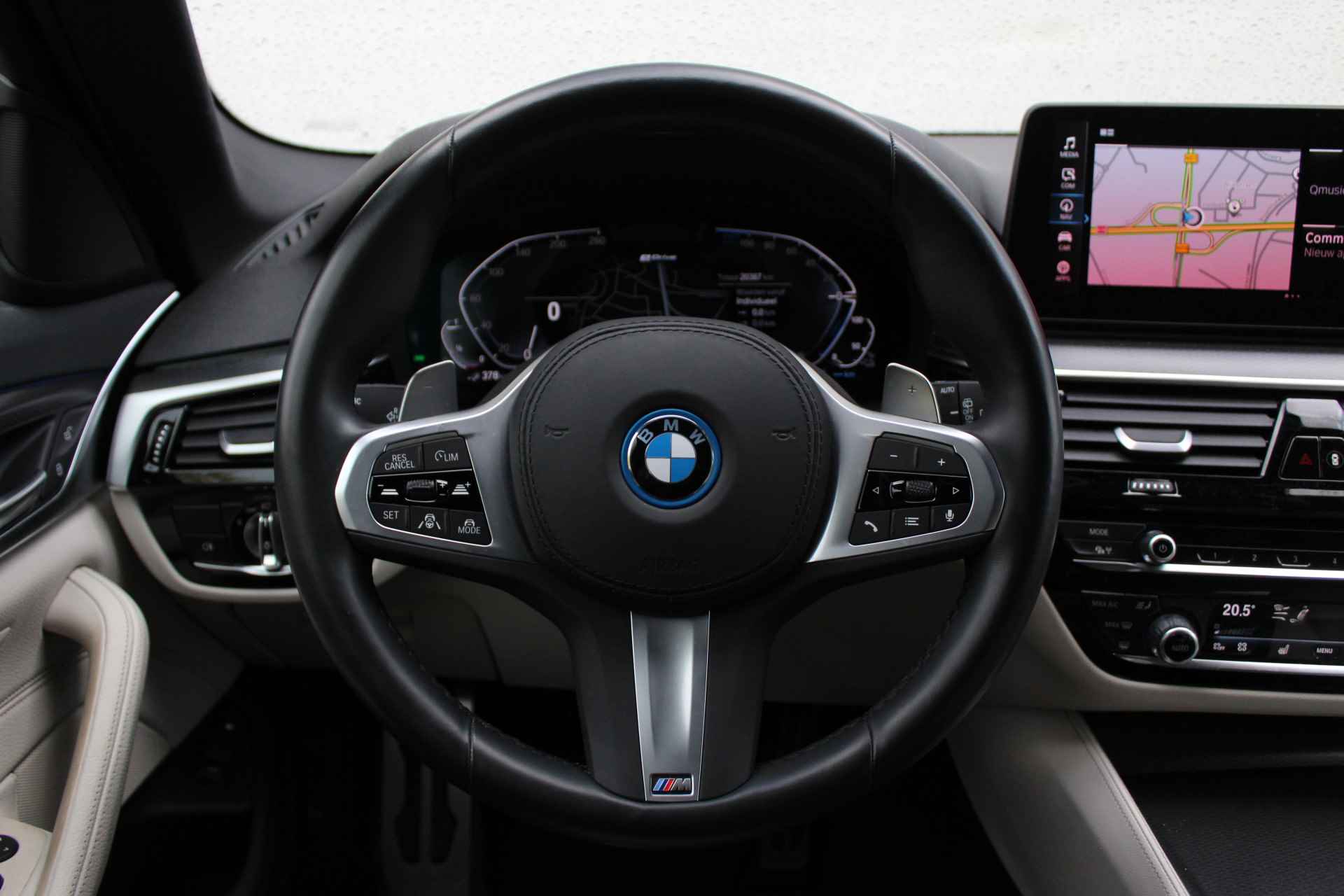 BMW 5 Serie Touring 530e High Executive M Sport Automaat / Panoramadak / Laserlicht / Head-Up / Live Cockpit Professional / Stoelverwarming / Driving Assistant Professional / Parking Assistant - 25/29