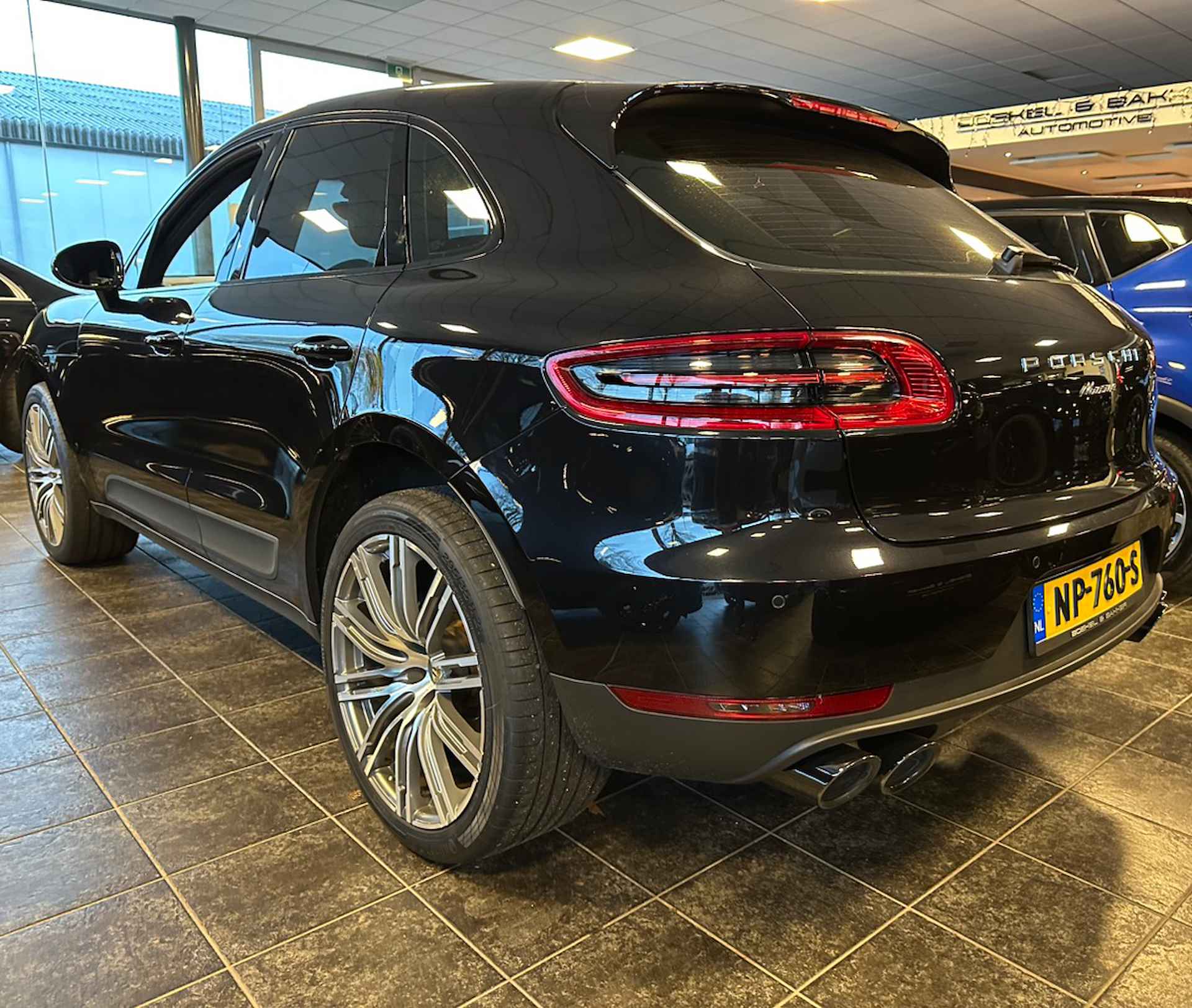 Porsche Macan 2.0 Turbo - 21inch - Luchtvering - Trekhaak - Camera Origineel NL - Dealer onderhouden - NAP! - 3/15