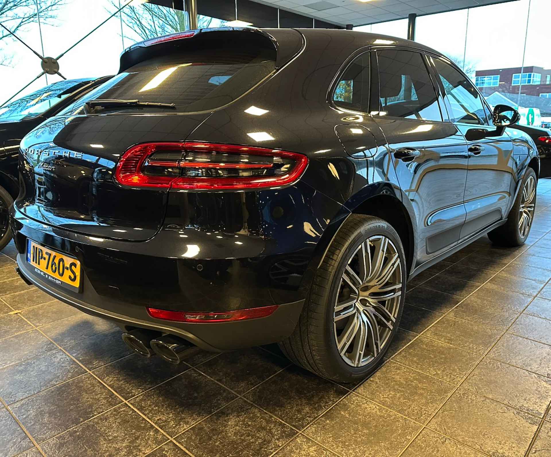 Porsche Macan 2.0 Turbo - 21inch - Luchtvering - Trekhaak - Camera Origineel NL - Dealer onderhouden - NAP! - 13/15