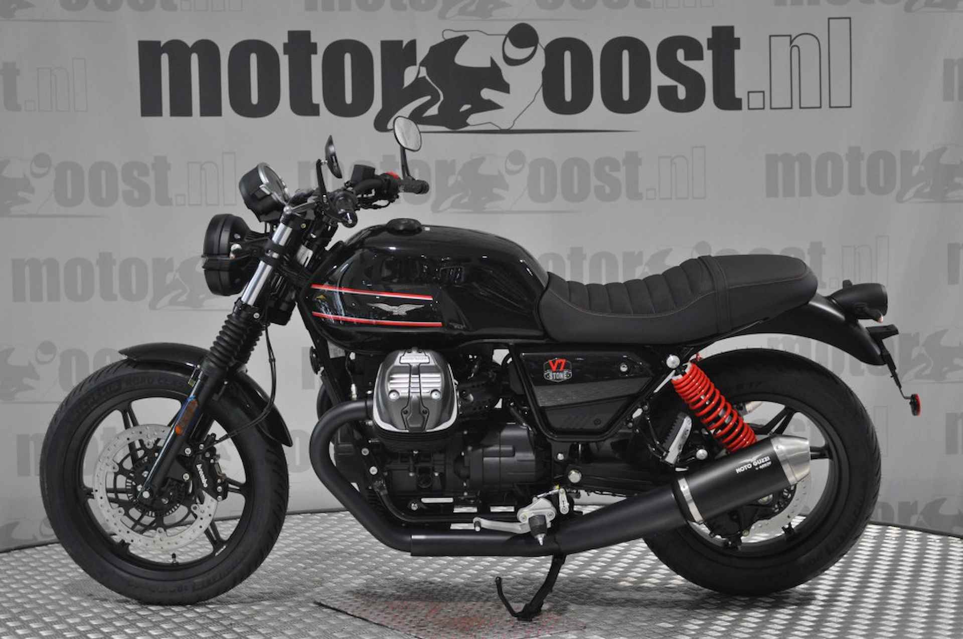 MOTO GUZZI V 7   Stone SPECIAL EDITION - 1/21