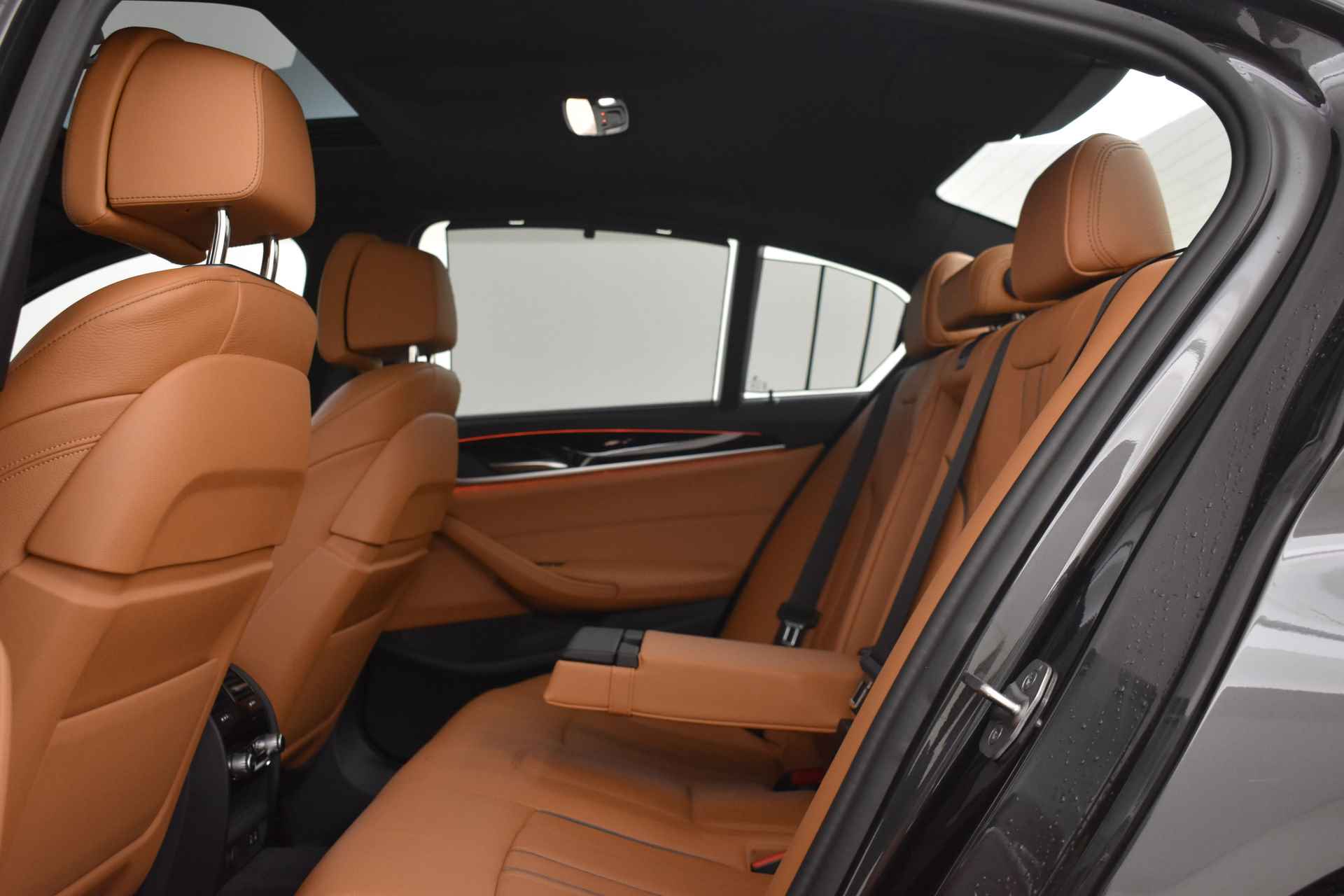 BMW 5 Serie 530e High Executive M Sport Automaat / Schuif-kanteldak / Adaptief onderstel / Stoelverwarming / Laserlight / Head-Up / Live Cockpit Professional / Parking Assistant - 15/45