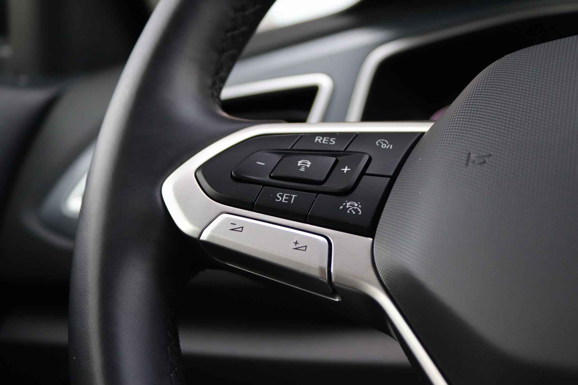 Volkswagen T-Roc 1.5 TSI 150 pk DSG Style | App Connect | Camera | Climatronic | Keyless | Electrische Klep | 17'' LM | Stoelverwarming | - 18/42