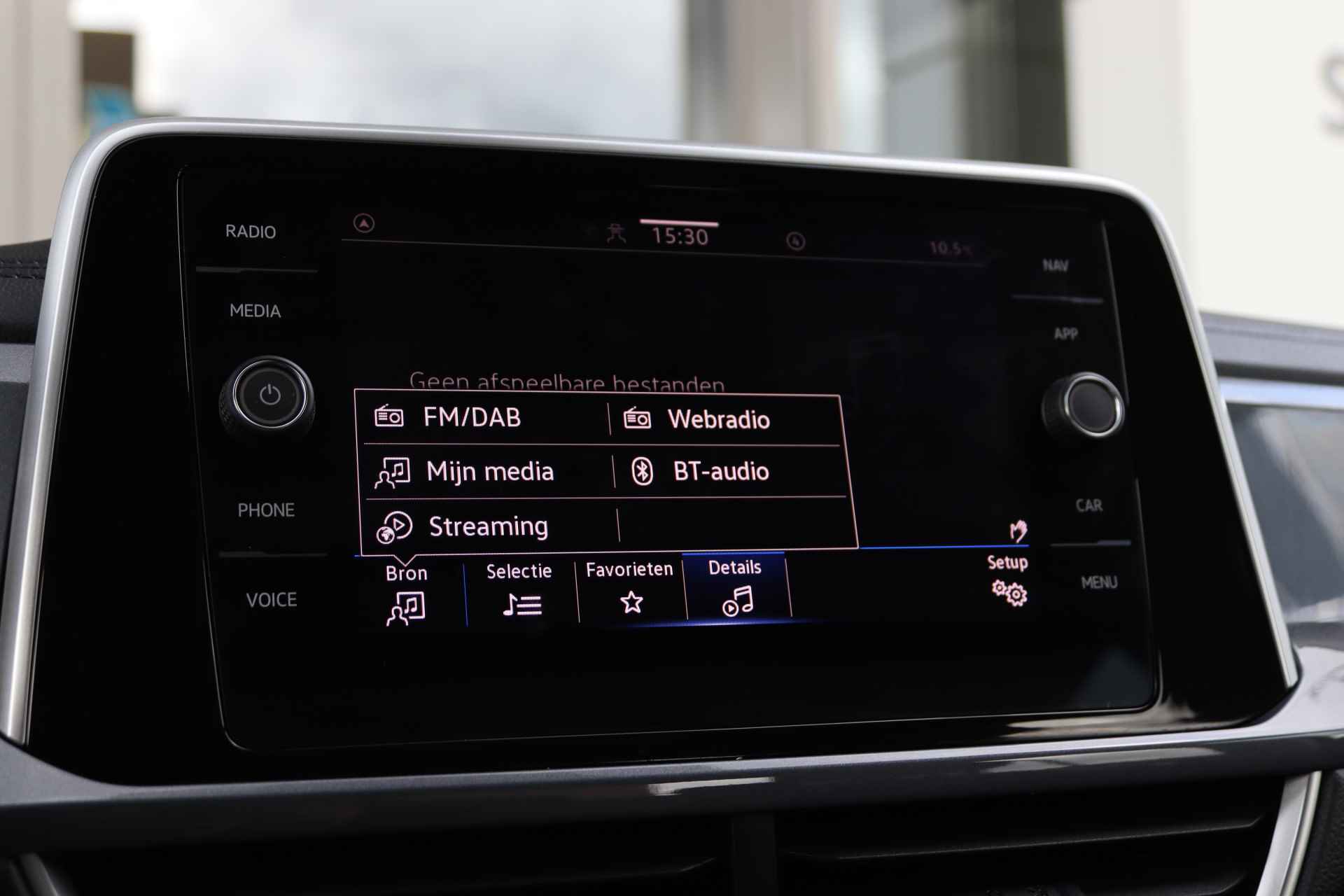 Volkswagen T-Roc 1.5 TSI 150 pk DSG Style | App Connect | Camera | Climatronic | Keyless | Electrische Klep | 17'' LM | Stoelverwarming | - 24/42