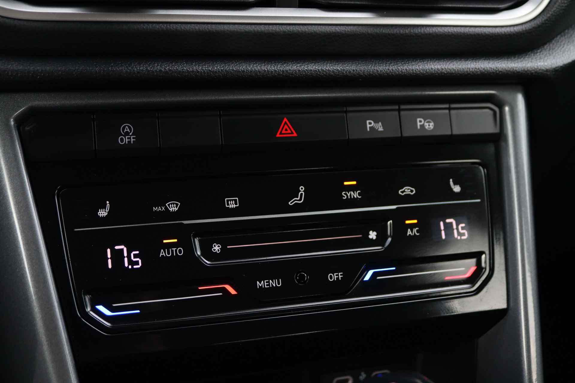 Volkswagen T-Roc 1.5 TSI 150 pk DSG Style | App Connect | Camera | Climatronic | Keyless | Electrische Klep | 17'' LM | Stoelverwarming | - 28/42