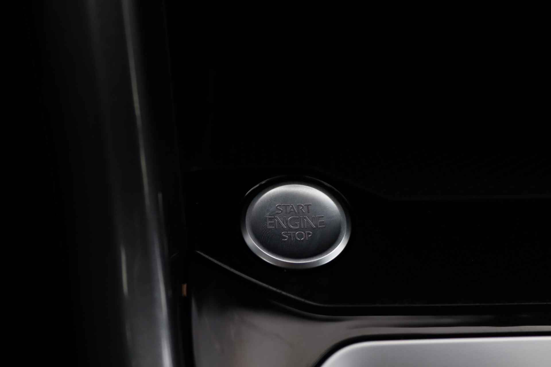 Volkswagen T-Roc 1.5 TSI 150 pk DSG Style | App Connect | Camera | Climatronic | Keyless | Electrische Klep | 17'' LM | Stoelverwarming | - 29/42