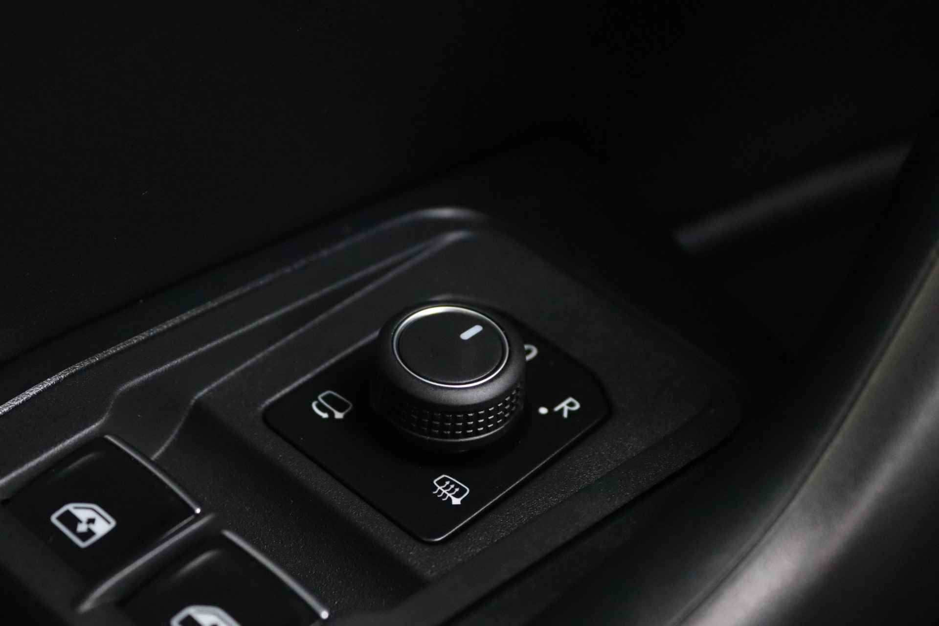 Volkswagen T-Roc 1.5 TSI 150 pk DSG Style | App Connect | Camera | Climatronic | Keyless | Electrische Klep | 17'' LM | Stoelverwarming | - 34/42