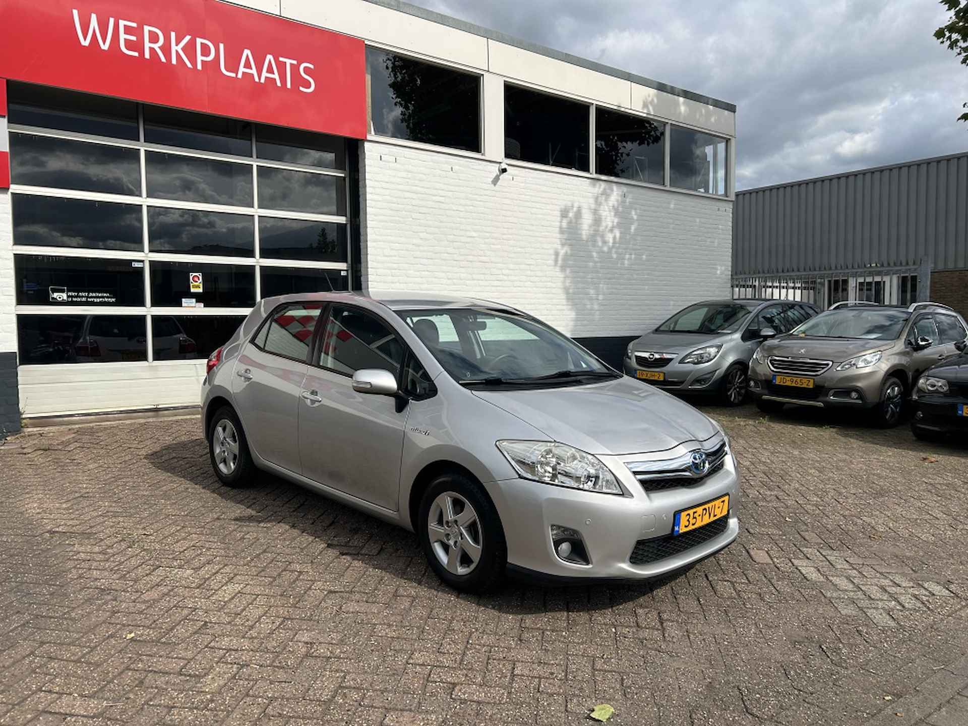 Toyota Auris 1.8 Full Hybrid Asp. - 2/24