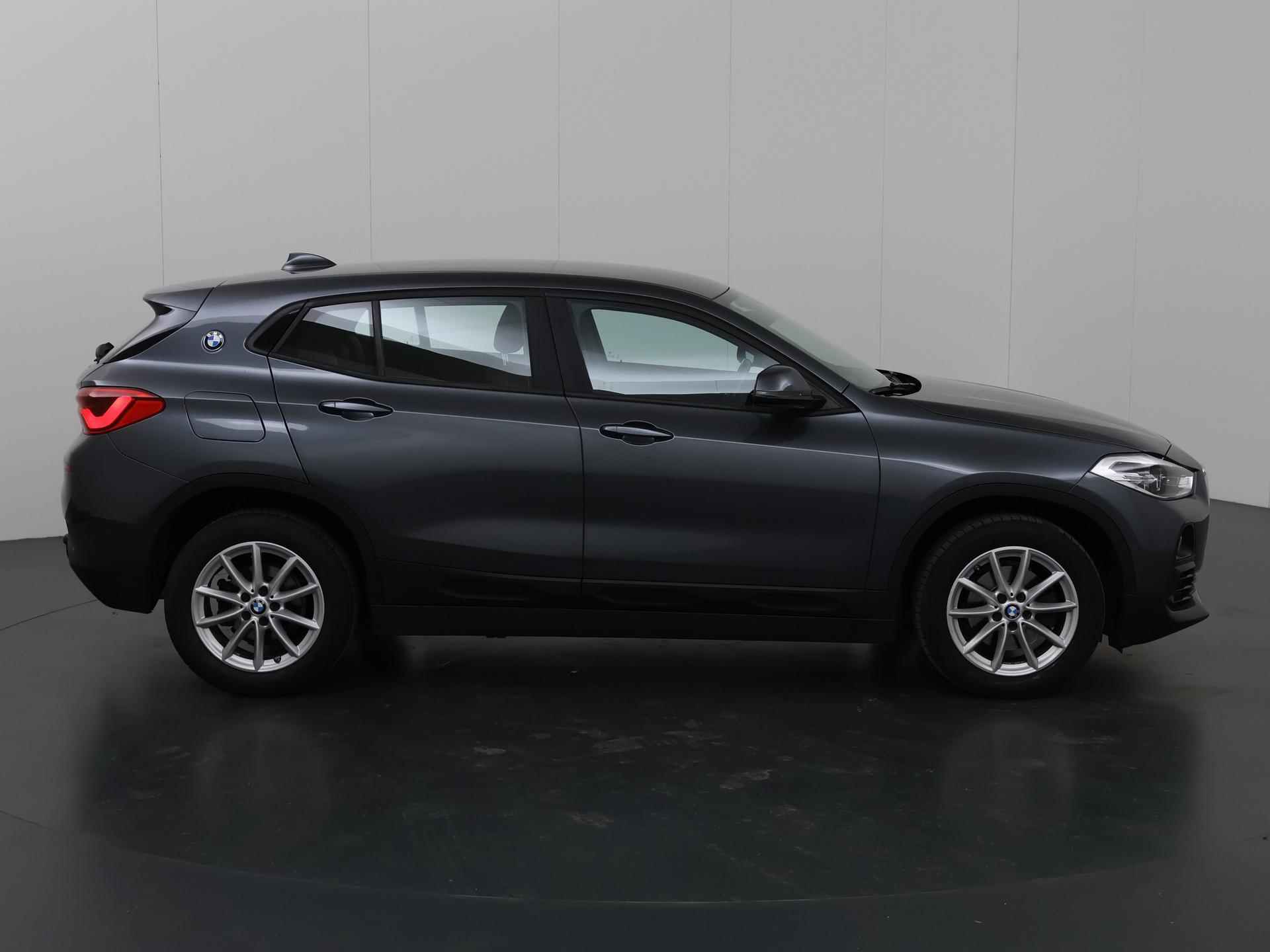 BMW X2 sDrive18i High Executive | Navigatie | Sportstoelen | Parkeercamera | DAB | Stoelverwarming | - 7/42