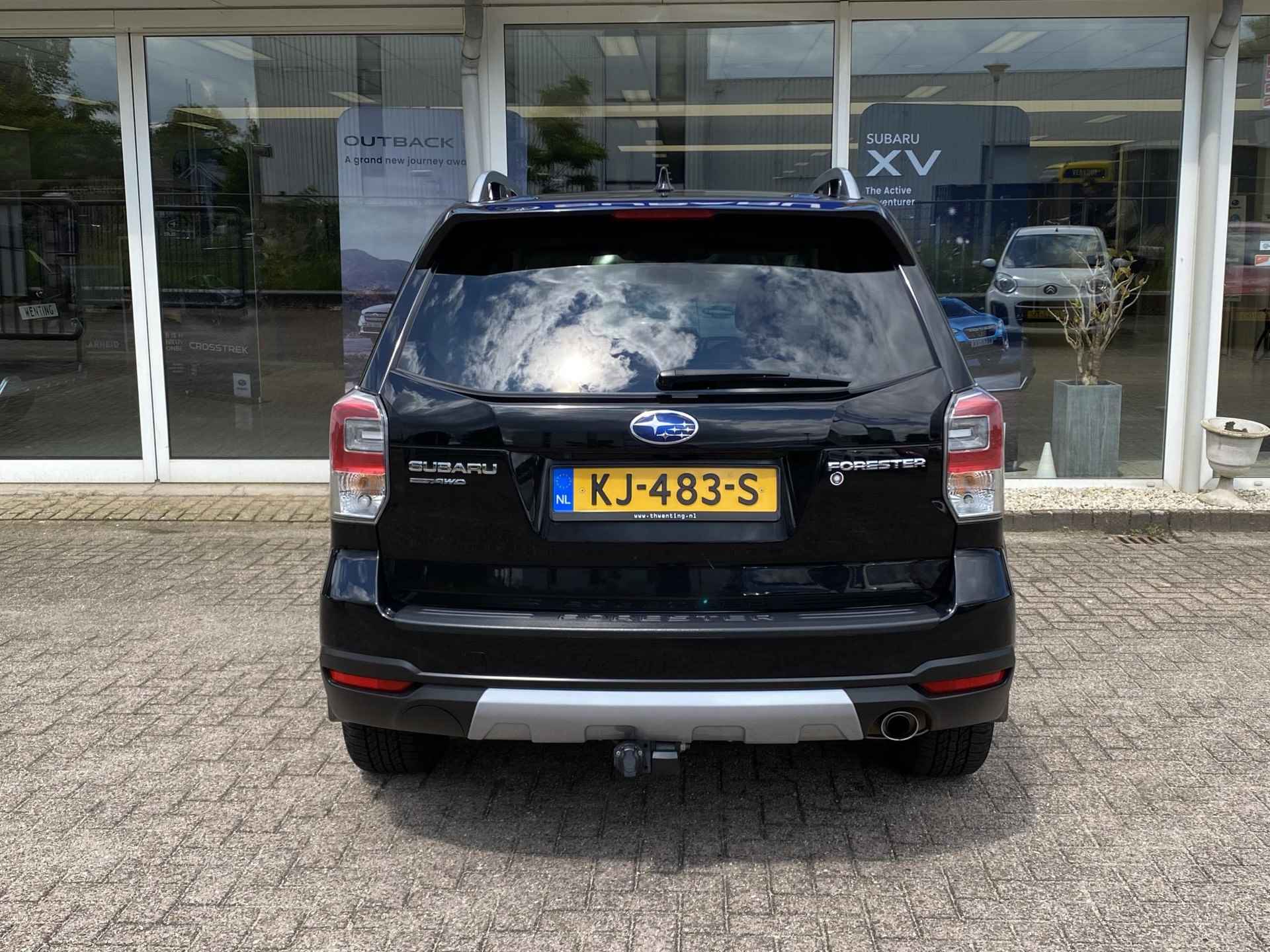 Subaru Forester 2.0 Premium | Stoelverwarming voor | Klimaat controle | Achteruitrijcamera | Navigatie | Panoramadak | Trekhaak afneembaar | Nieuwstaat | - 9/46