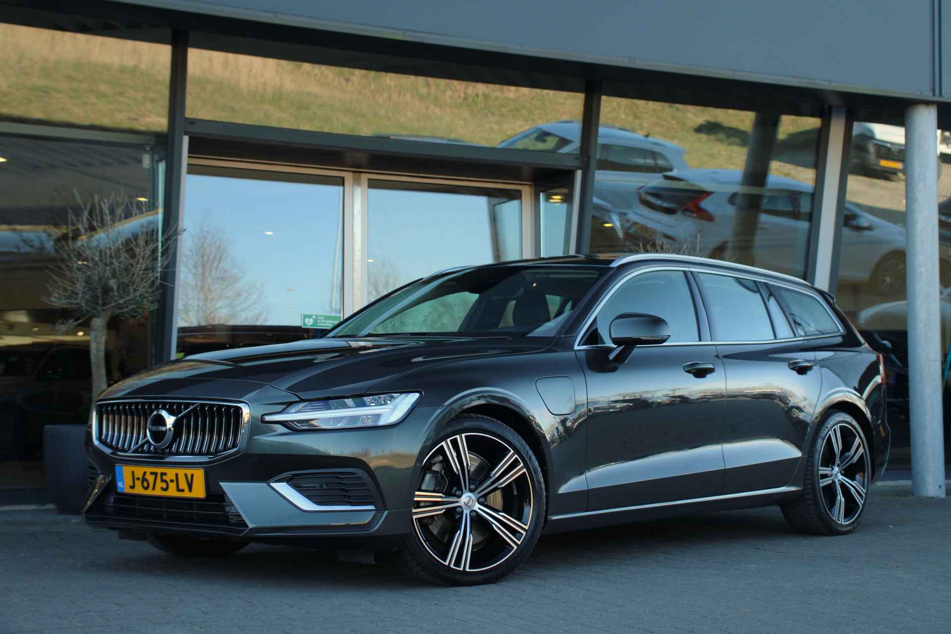 Volvo V60 T6 Recharge AWD Inscription | Adaptive Cruise | Harman/Kardon | Panoramadak | Camera | Trekhaak | 19-inch - 3/30