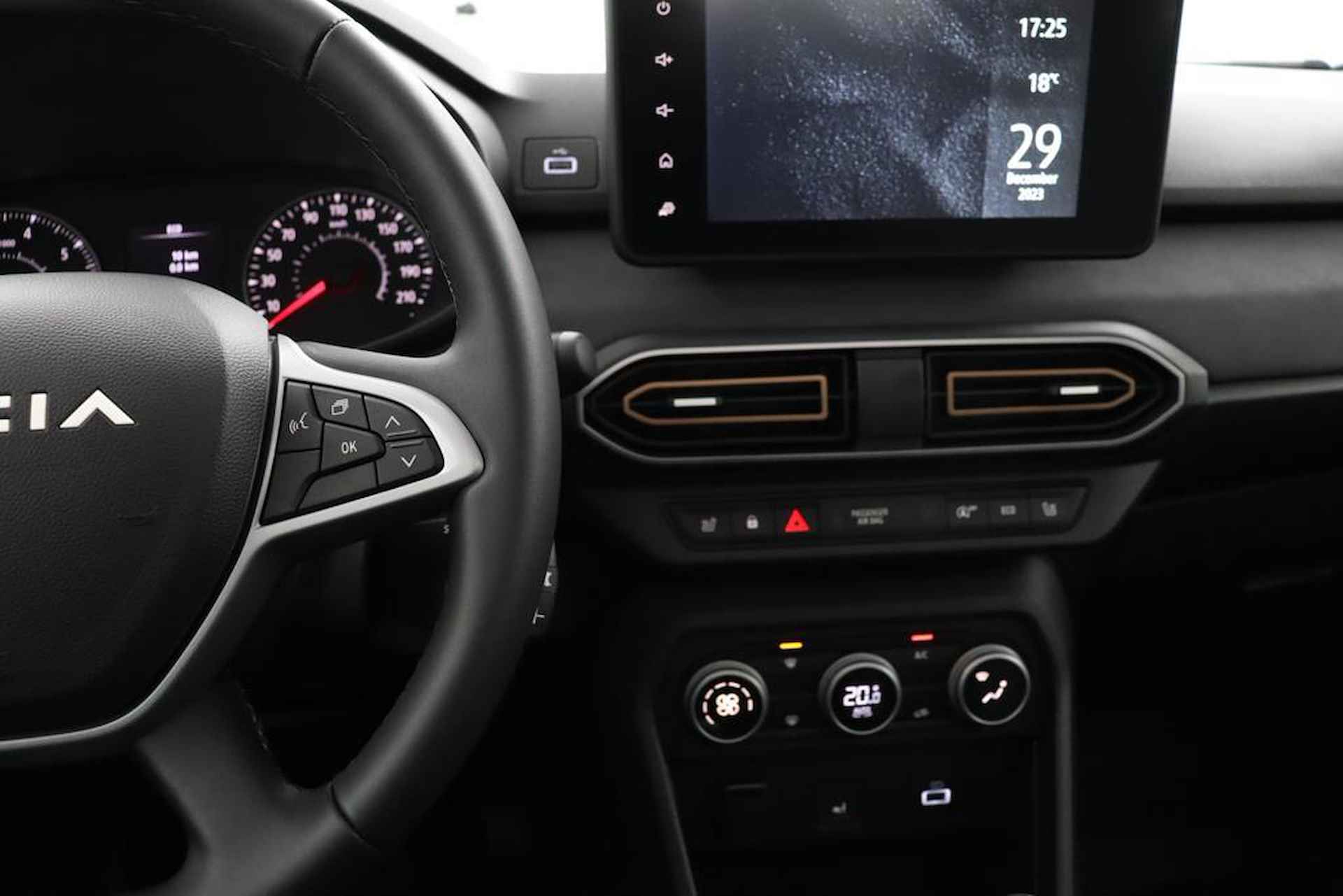 Dacia Sandero 1.0 TCe 100 ECO-G Extreme Pack Extreme | Media Navigatie | Stoelverwarming | Elektrisch bedienbaar schuifdak - 28/56