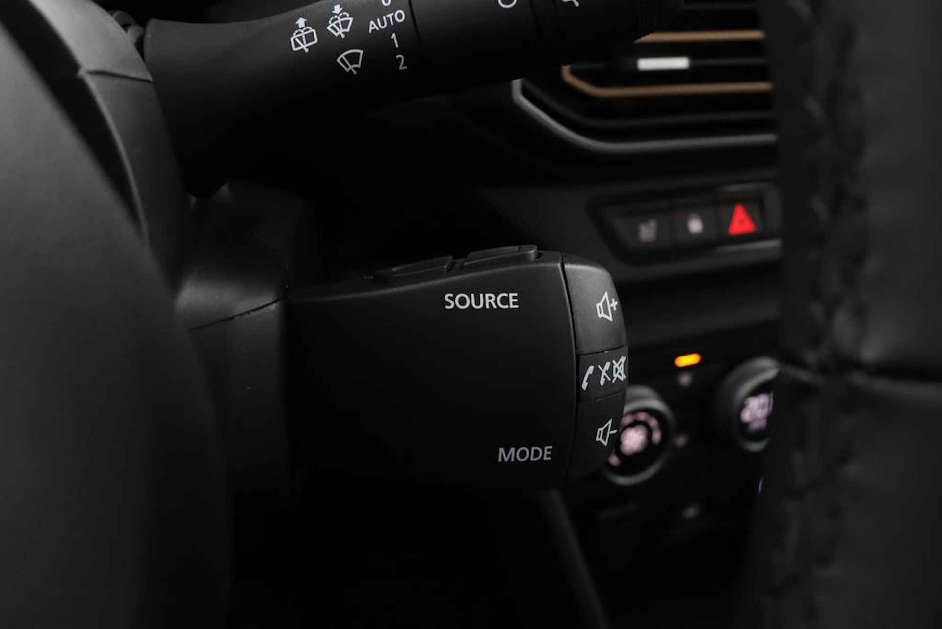 Dacia Sandero 1.0 TCe 100 ECO-G Extreme Pack Extreme | Media Navigatie | Stoelverwarming | Elektrisch bedienbaar schuifdak - 31/56