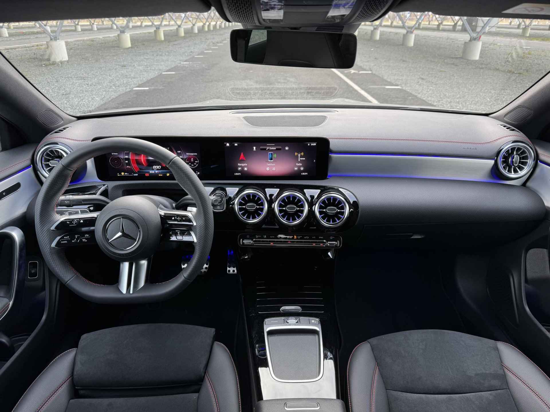 Mercedes-Benz CLA-klasse 180 AMG Line | Facelift | Sfeerverlichting | Parkeercamera | Stoelverwarming | 19" multispaaks velgen | - 14/32