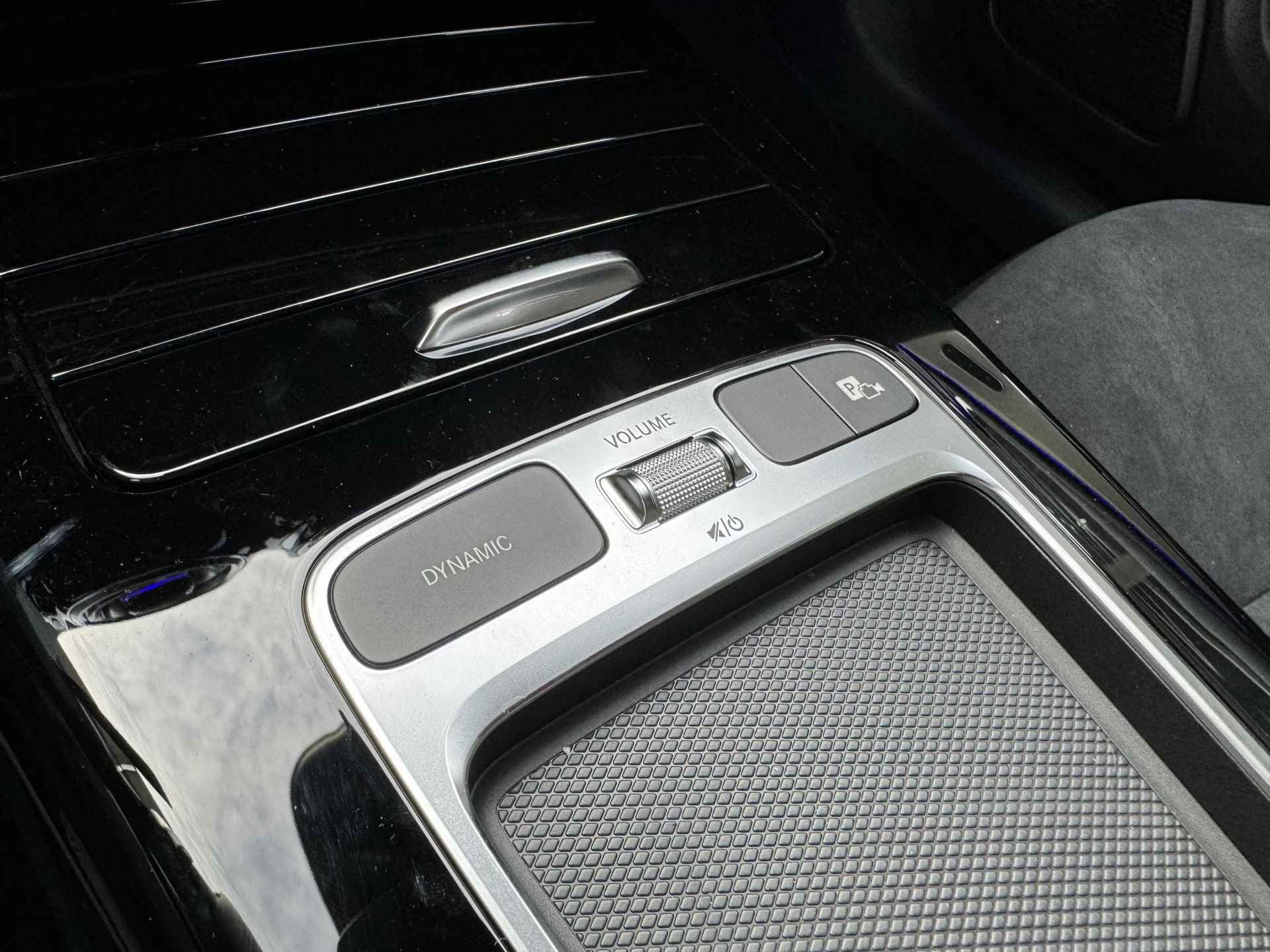 Mercedes-Benz CLA-klasse 180 AMG Line | Facelift | Sfeerverlichting | Parkeercamera | Stoelverwarming | 19" multispaaks velgen | - 22/32