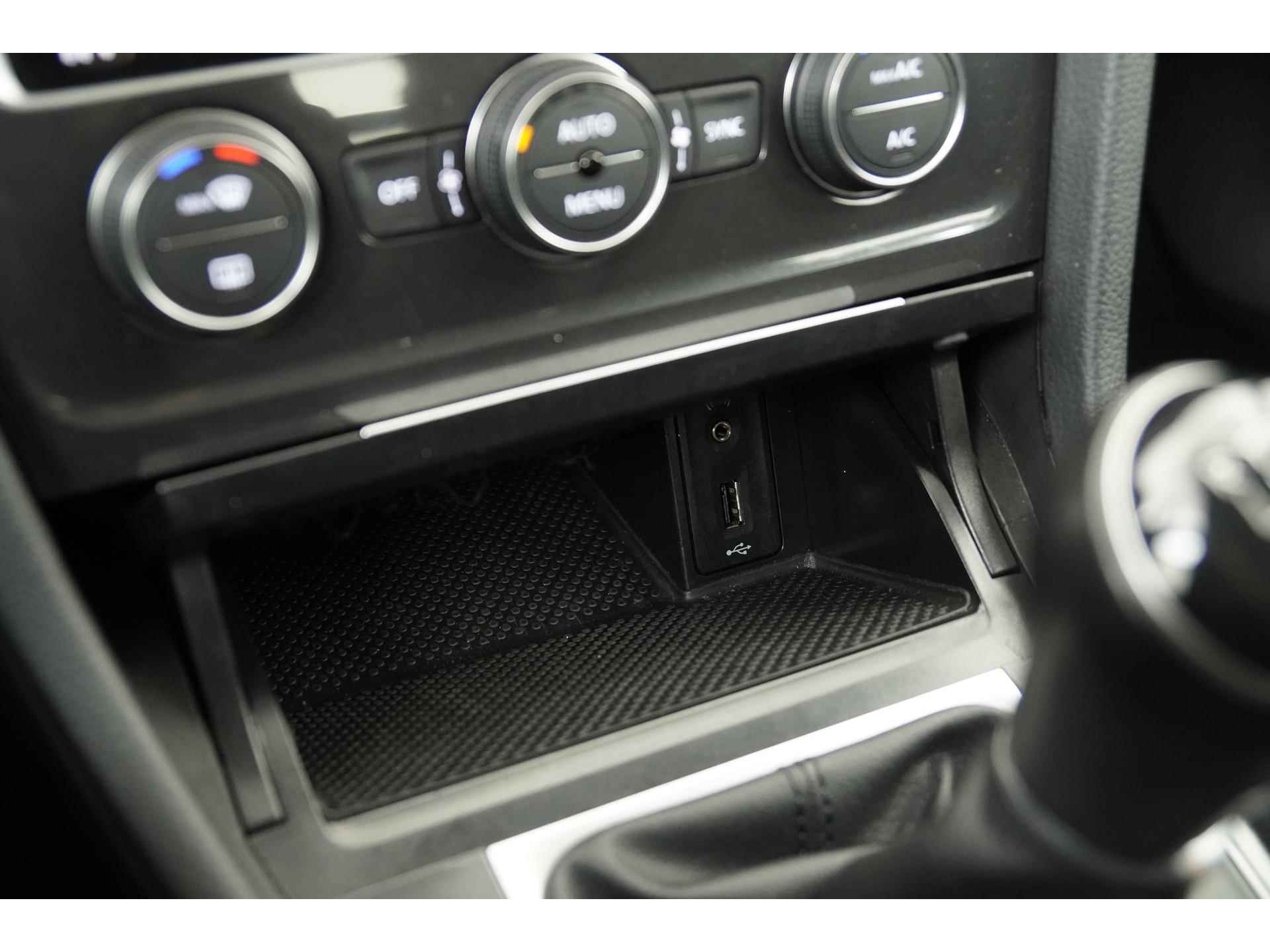 Volkswagen Golf 1.0 TSI Comfortline | Navigatie | ACC | Apple Carplay | Zondag Open! - 14/42