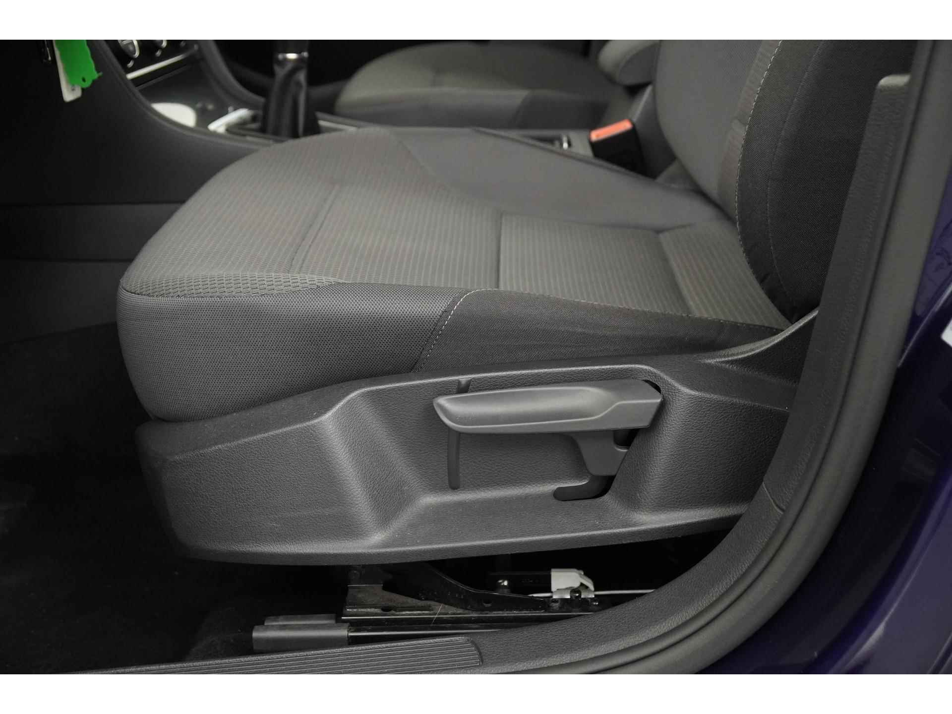 Volkswagen Golf 1.0 TSI Comfortline | Navigatie | ACC | Apple Carplay | Zondag Open! - 29/42