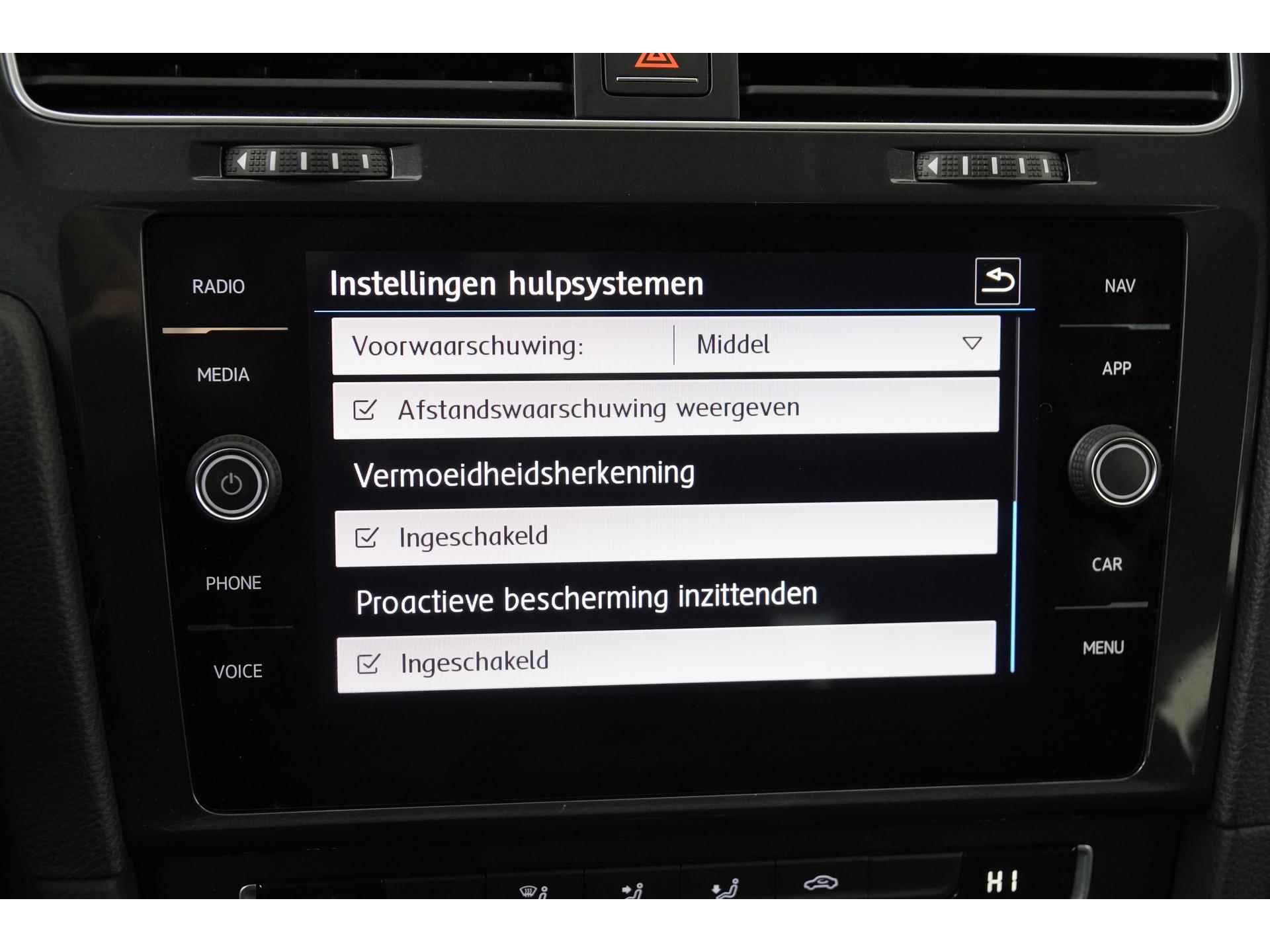 Volkswagen Golf 1.0 TSI Comfortline | Navigatie | ACC | Apple Carplay | Zondag Open! - 38/42
