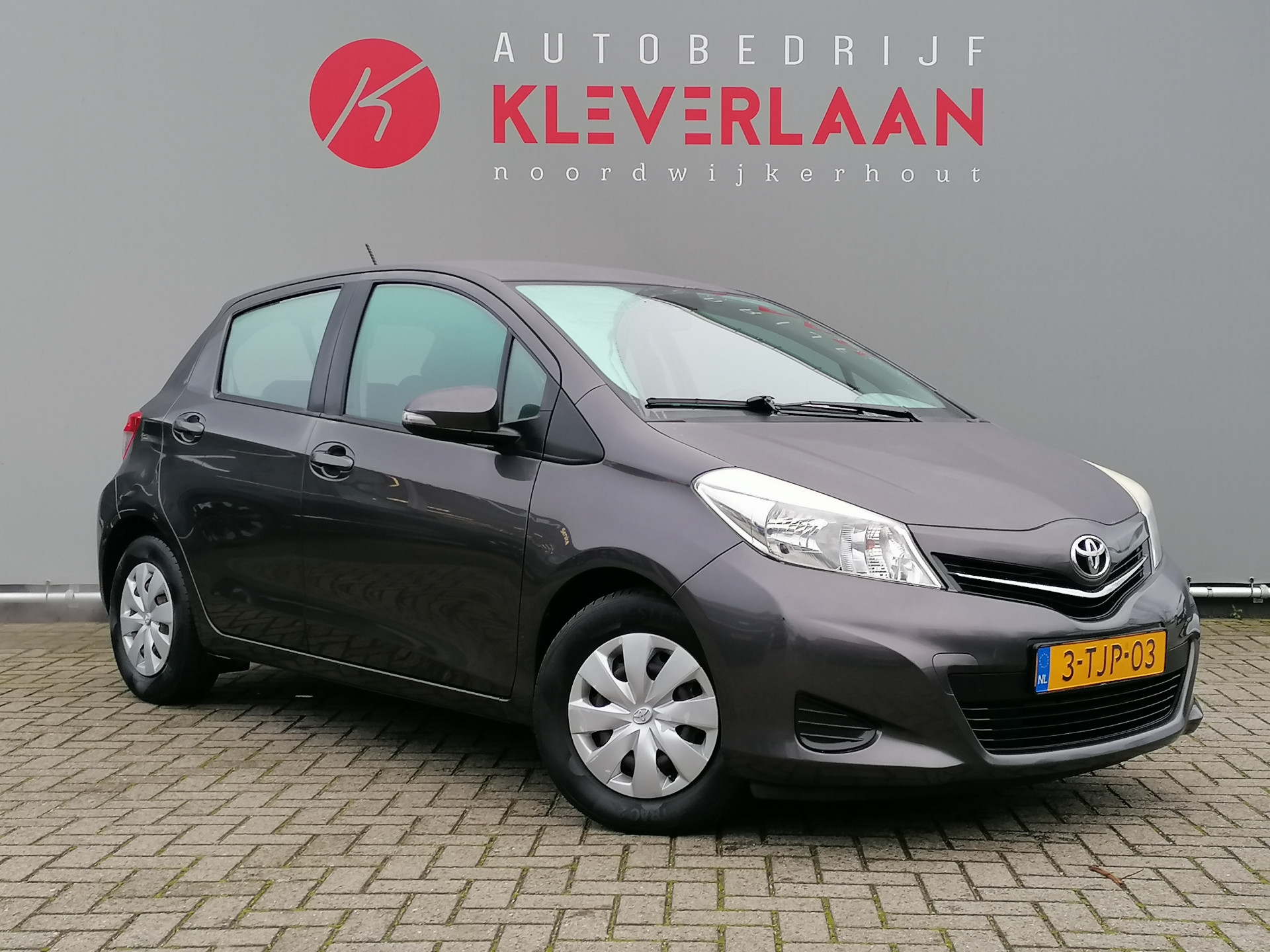 Toyota Yaris 1.0 VVT-i Now | AIRCO | TREKHAAK |  Wij bieden ook financiering mogelijkheden aan.