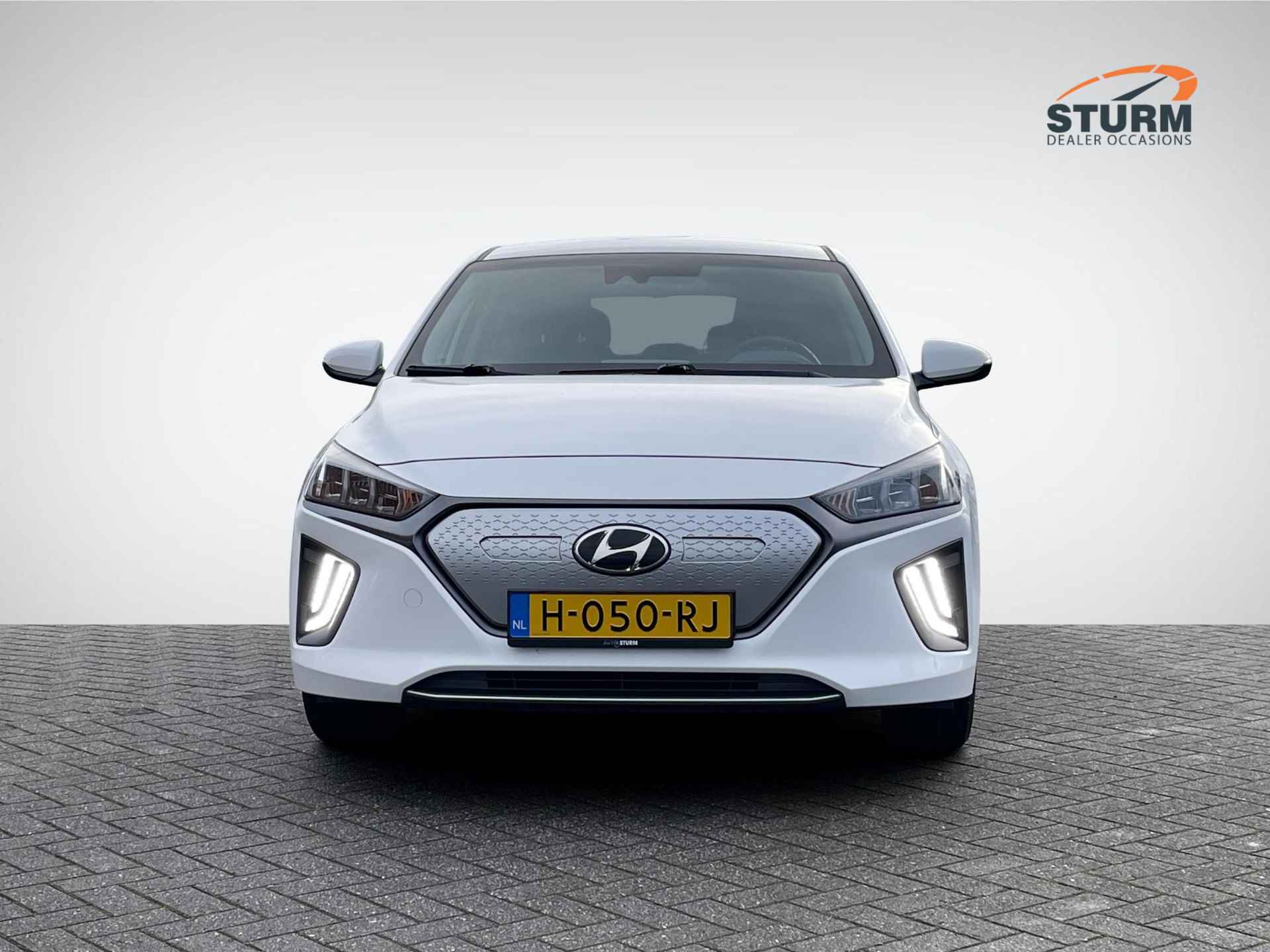 Hyundai IONIQ Comfort EV 38 kWh | Navigatie | Camera | Adapt. Cruise Control | Stoelverwarming | Apple Carplay/Android Auto | Rijklaarprijs! - 2/27