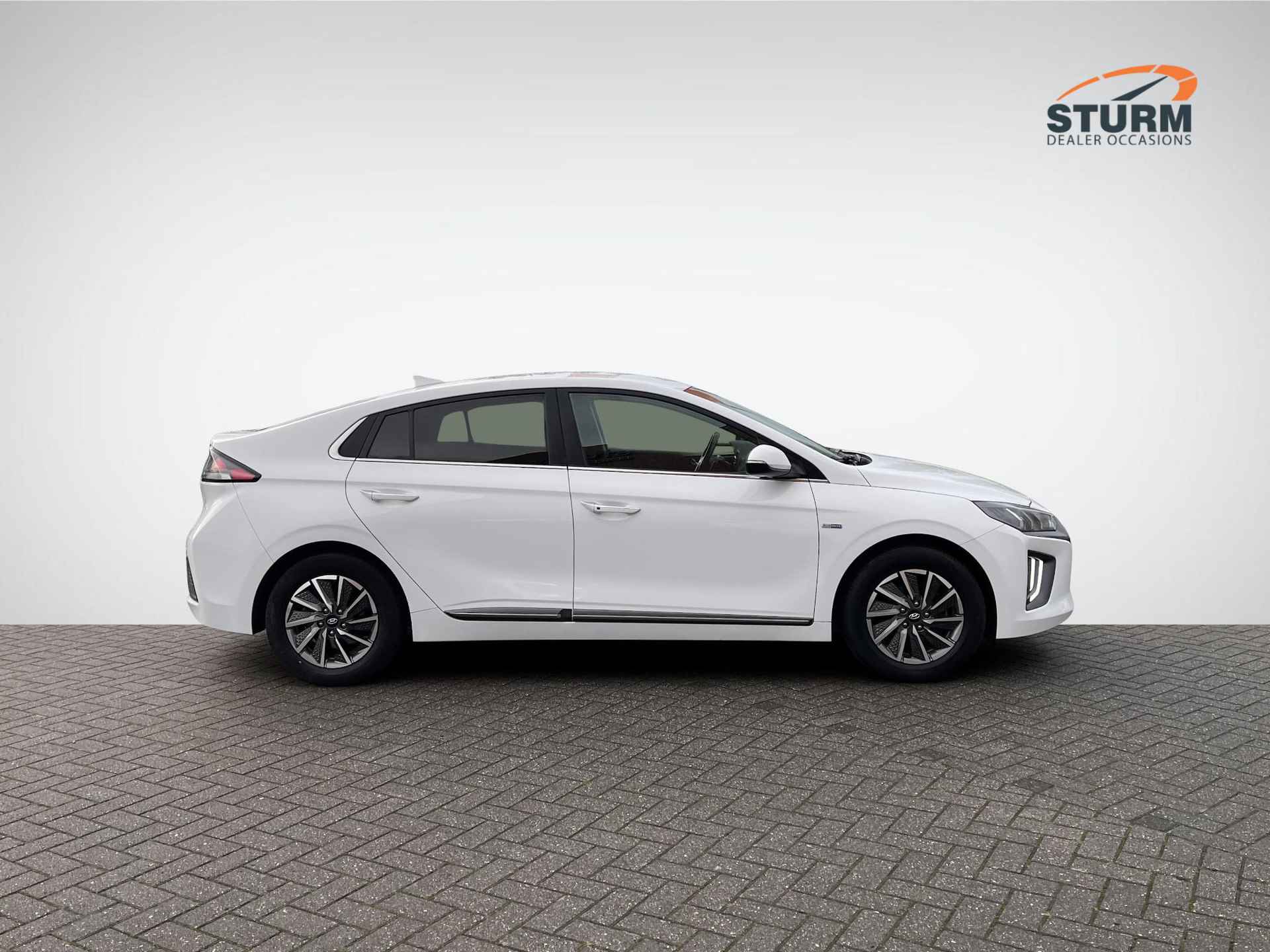 Hyundai IONIQ Comfort EV 38 kWh | Navigatie | Camera | Adapt. Cruise Control | Stoelverwarming | Apple Carplay/Android Auto | Rijklaarprijs! - 3/27