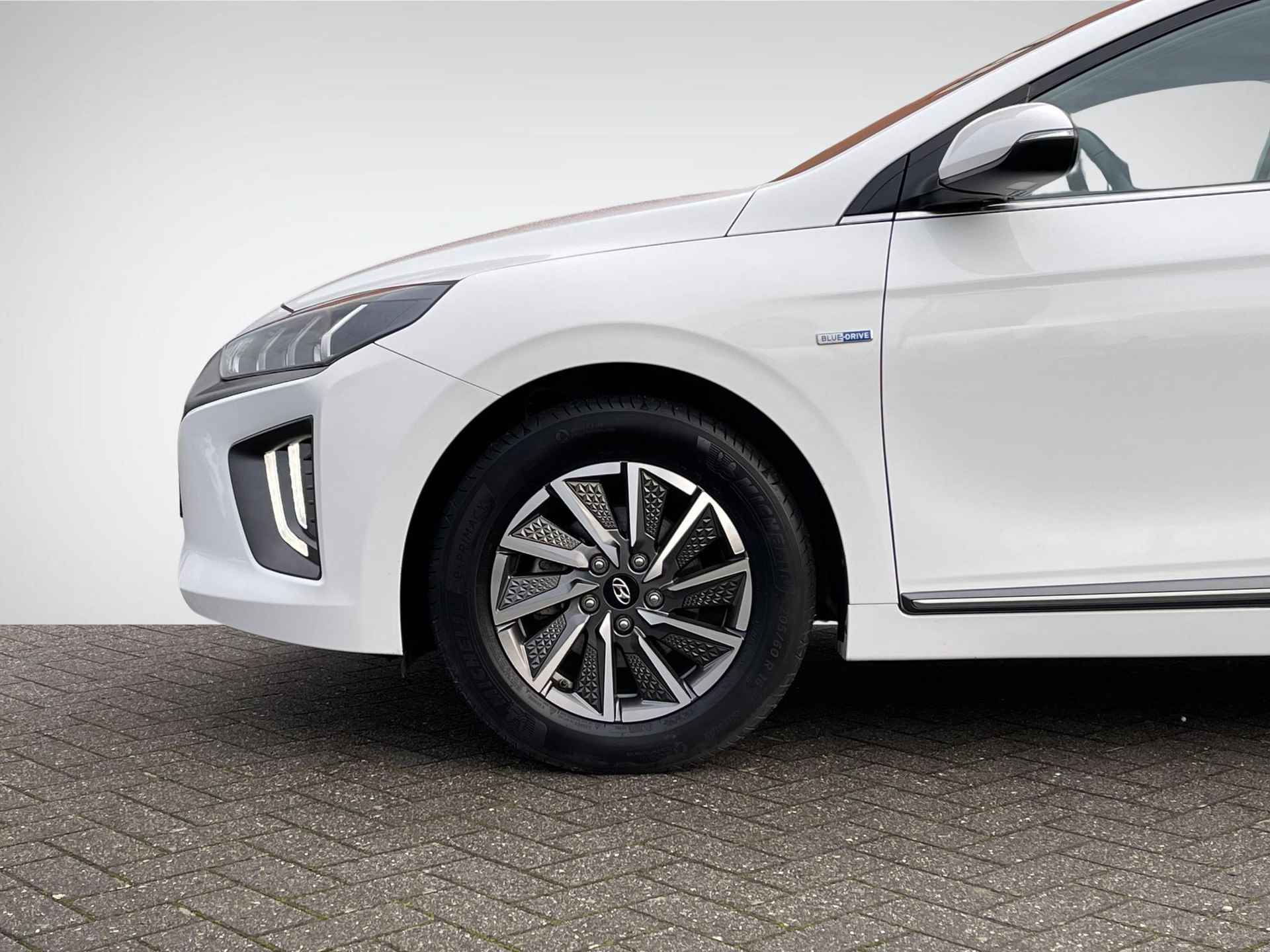 Hyundai IONIQ Comfort EV 38 kWh | Navigatie | Camera | Adapt. Cruise Control | Stoelverwarming | Apple Carplay/Android Auto | Rijklaarprijs! - 8/27