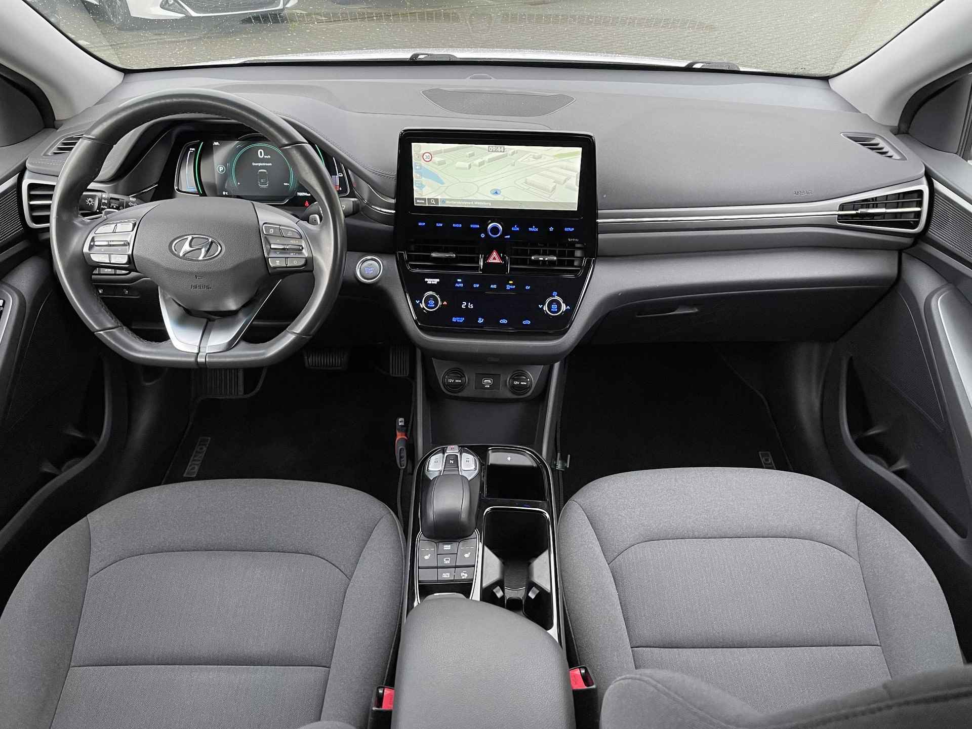 Hyundai IONIQ Comfort EV 38 kWh | Navigatie | Camera | Adapt. Cruise Control | Stoelverwarming | Apple Carplay/Android Auto | Rijklaarprijs! - 13/27