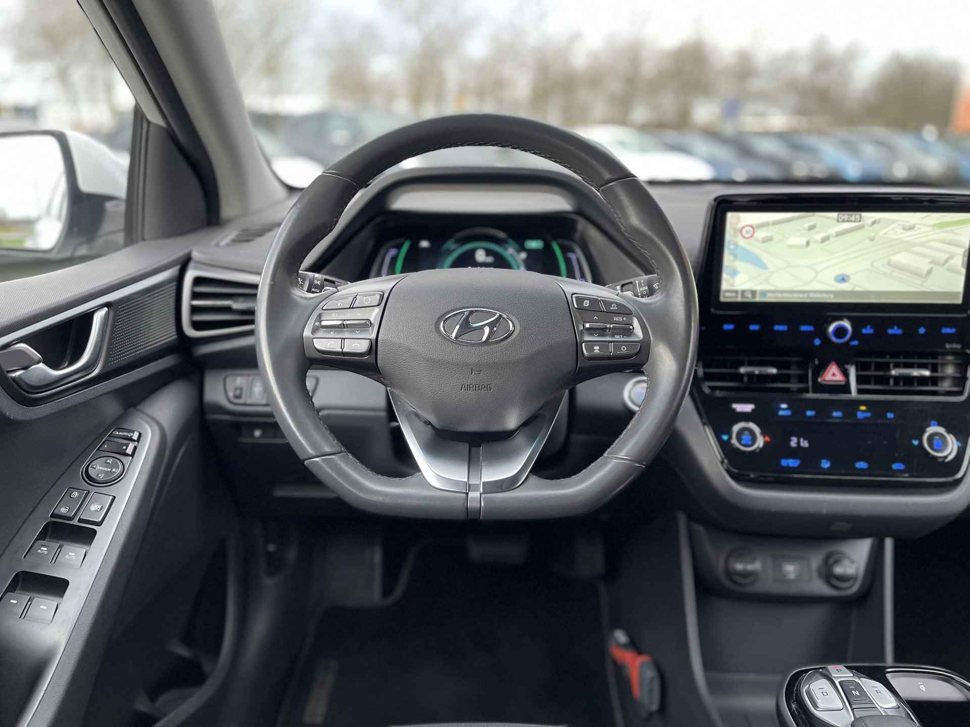 Hyundai IONIQ Comfort EV 38 kWh | Navigatie | Camera | Adapt. Cruise Control | Stoelverwarming | Apple Carplay/Android Auto | Rijklaarprijs! - 14/27