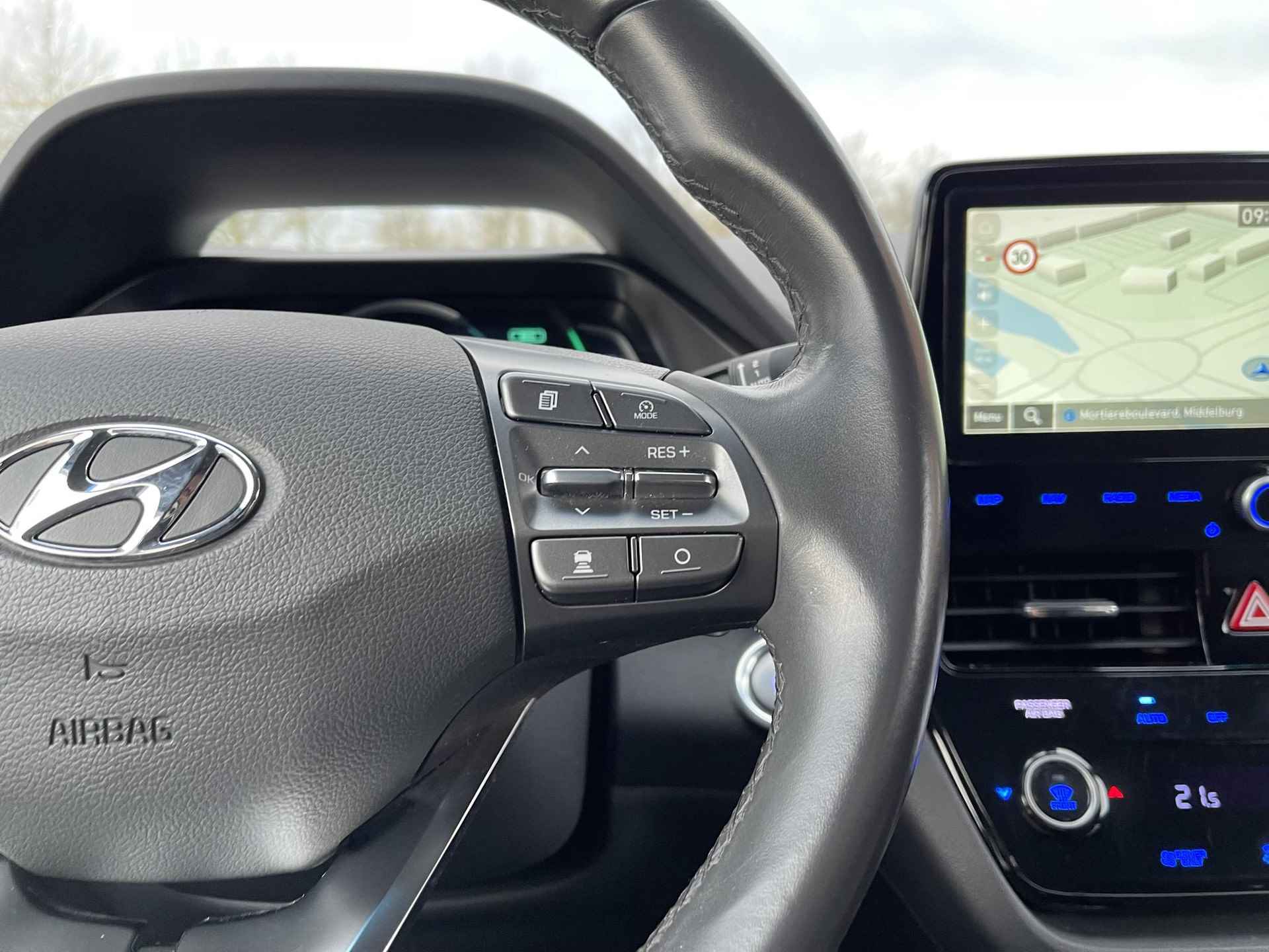 Hyundai IONIQ Comfort EV 38 kWh | Navigatie | Camera | Adapt. Cruise Control | Stoelverwarming | Apple Carplay/Android Auto | Rijklaarprijs! - 15/27